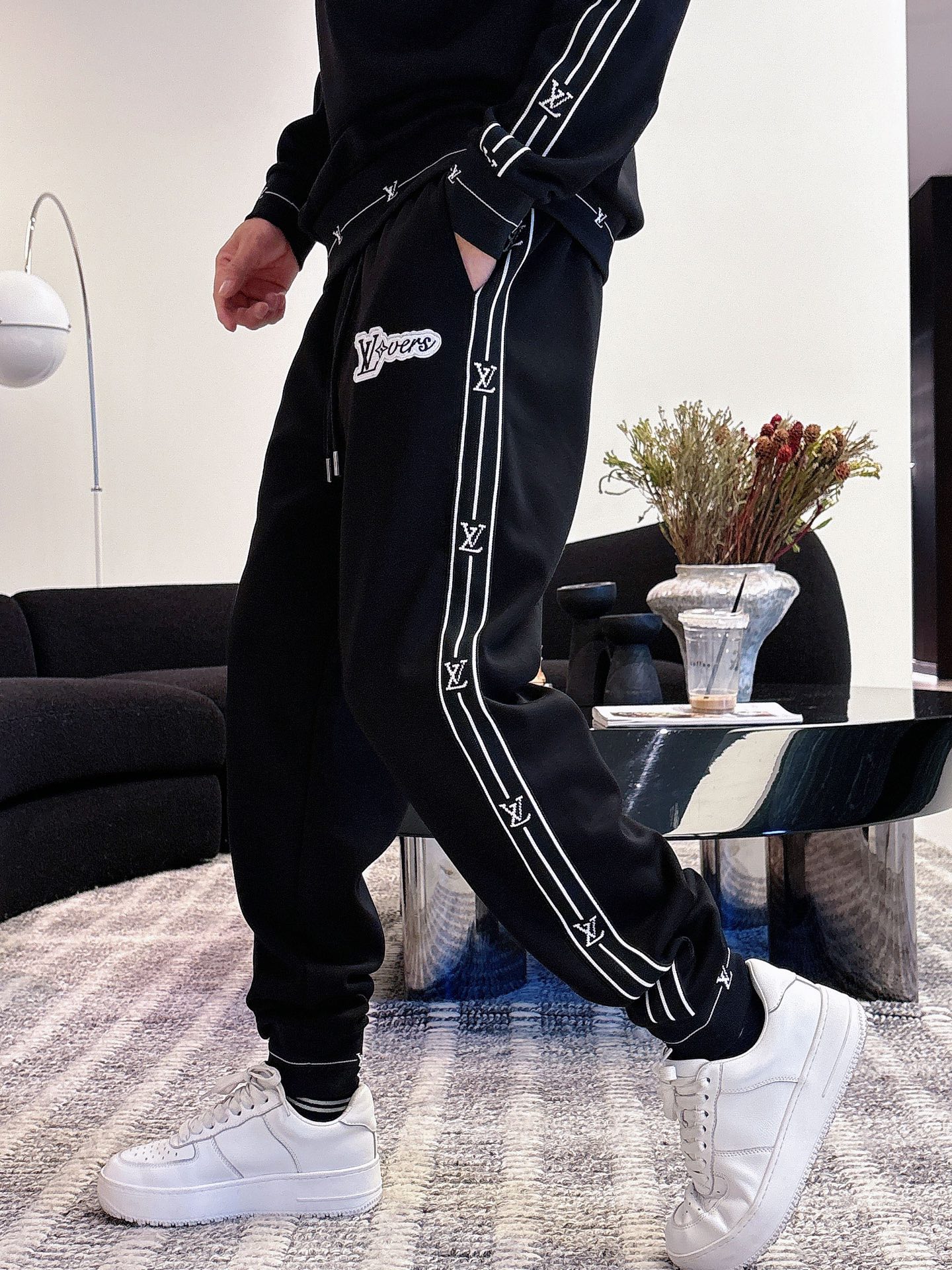 Louis Vuitton Basic Clothing M-l-xl