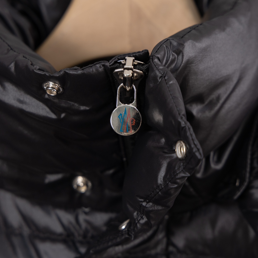 Moncler Down Jacket White Duck Down Black M-l-xl