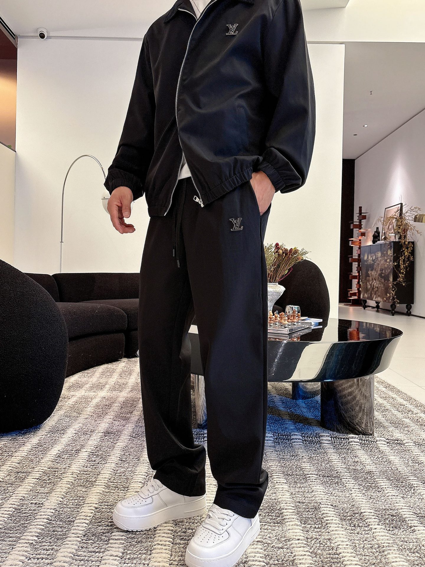 Louis Vuitton Basic Clothing M-l-xl