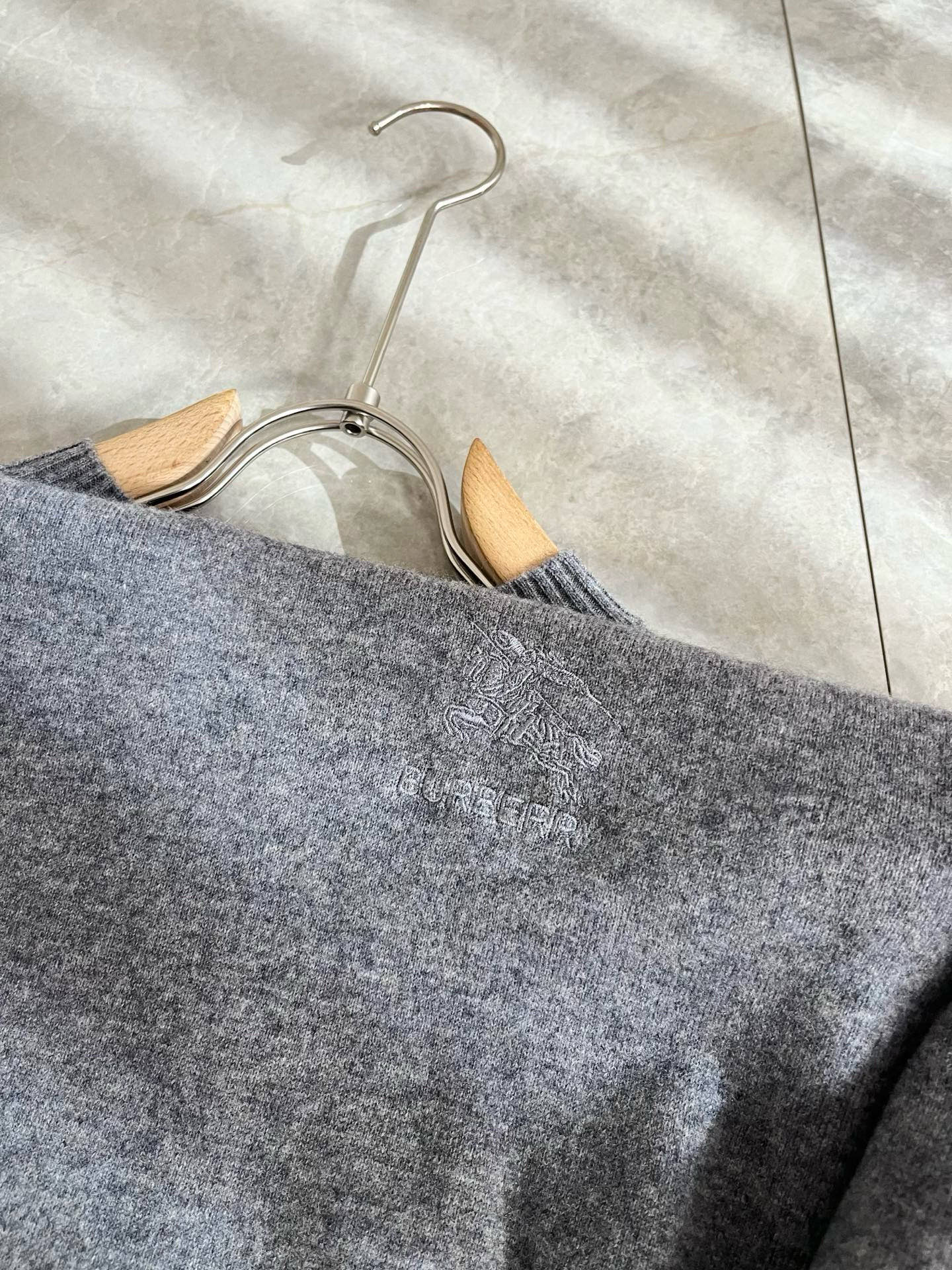 Burberry Basic Clothing Wool M-l-xl