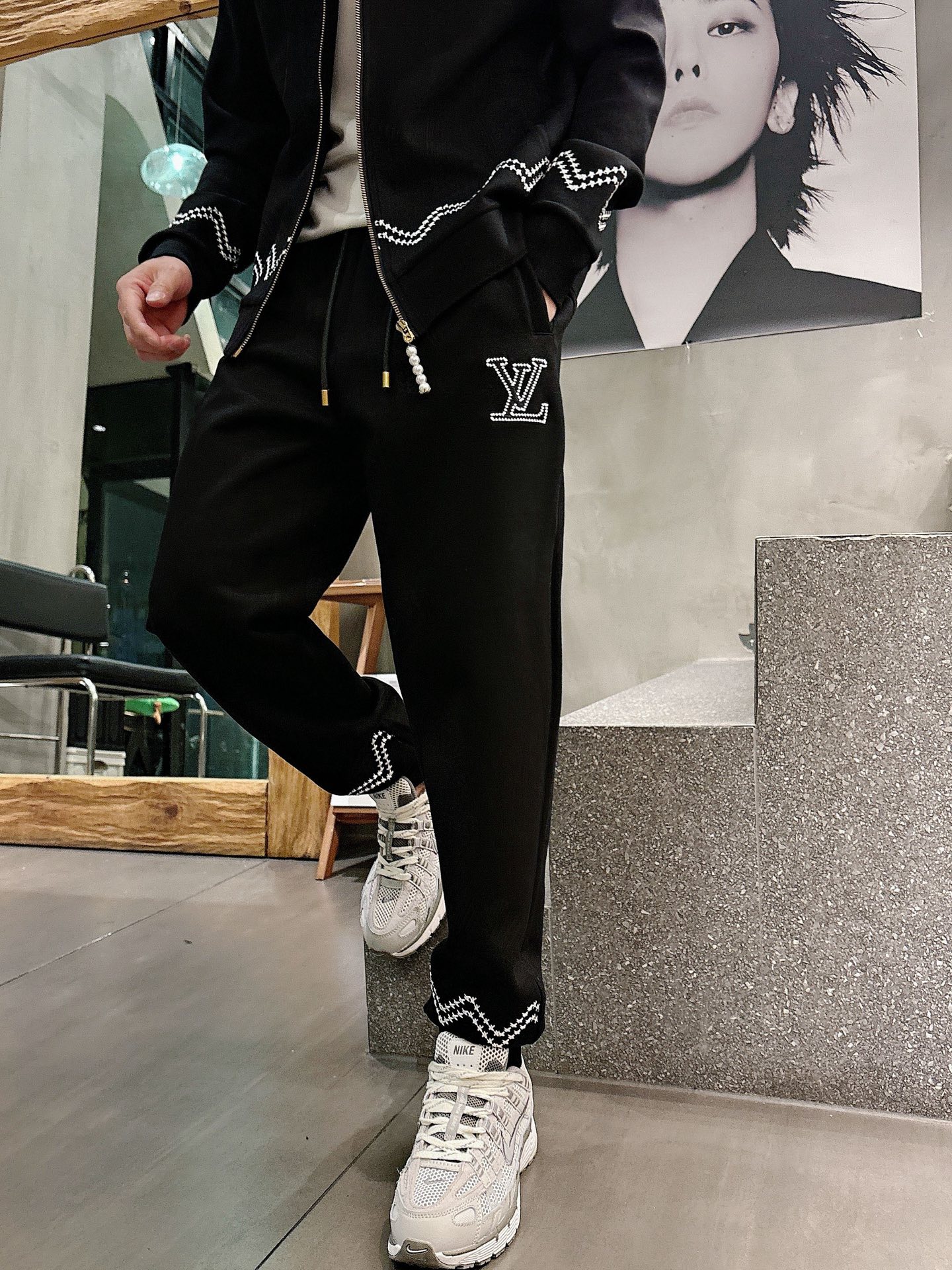 Louis Vuitton Basic Clothing Black M-l-xl