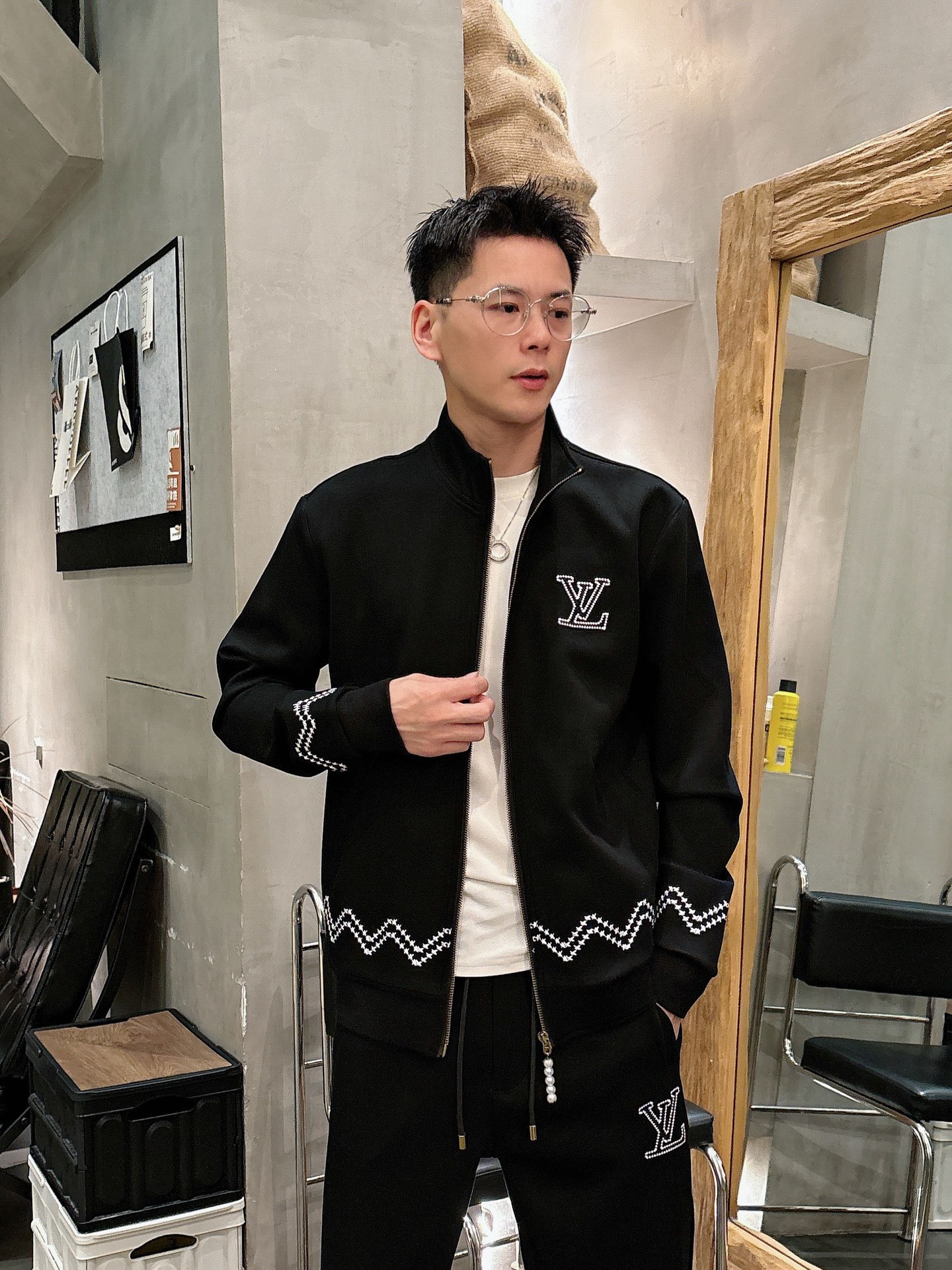 Louis Vuitton Basic Clothing Black M-l-xl