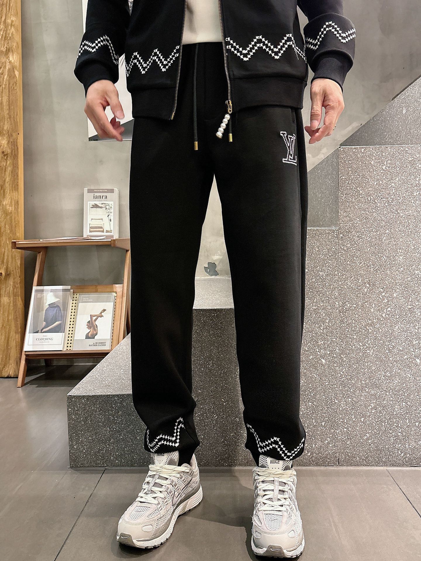 Louis Vuitton Basic Clothing Black M-l-xl
