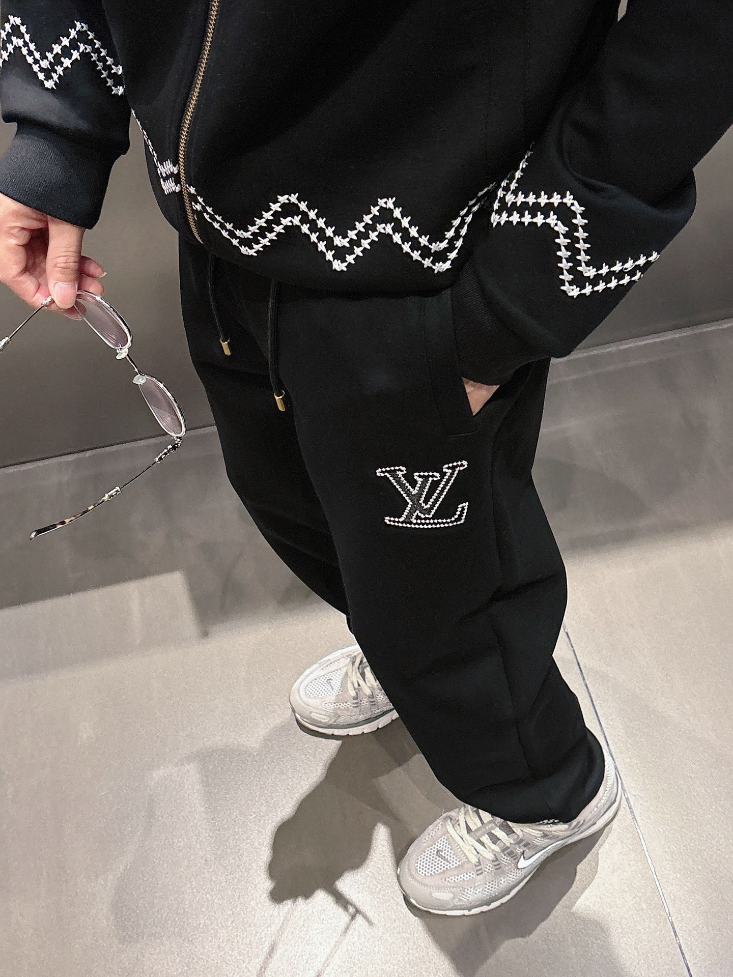 Louis Vuitton Basic Clothing Black M-l-xl