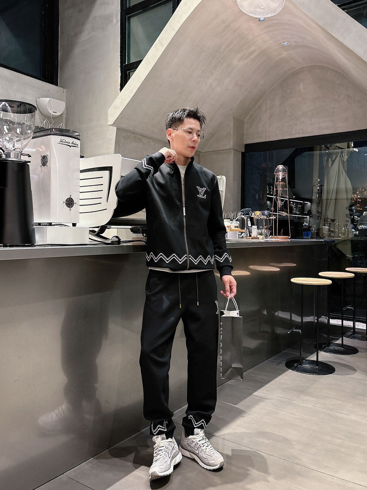 Louis Vuitton Basic Clothing Black M-l-xl