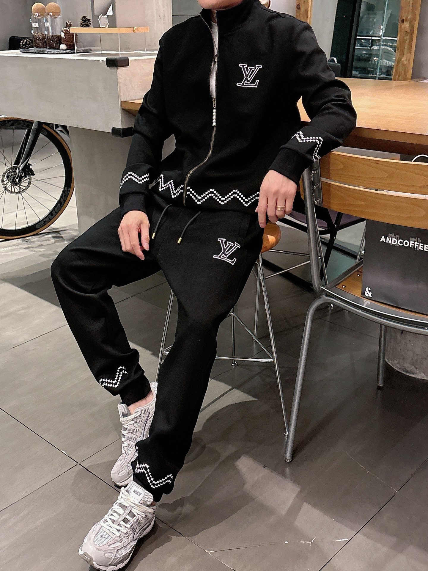Louis Vuitton Basic Clothing Black M-l-xl