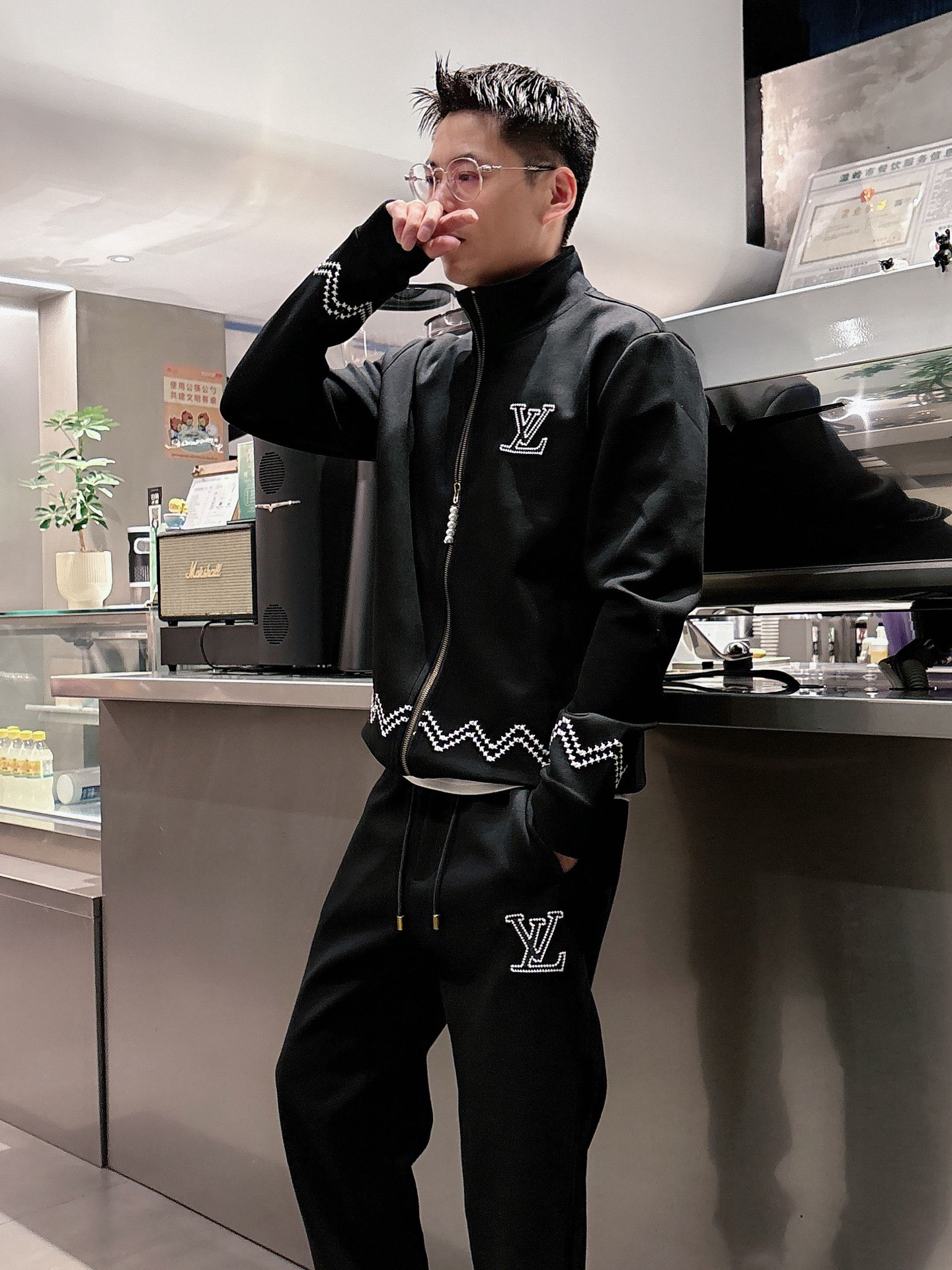 Louis Vuitton Basic Clothing Black M-l-xl