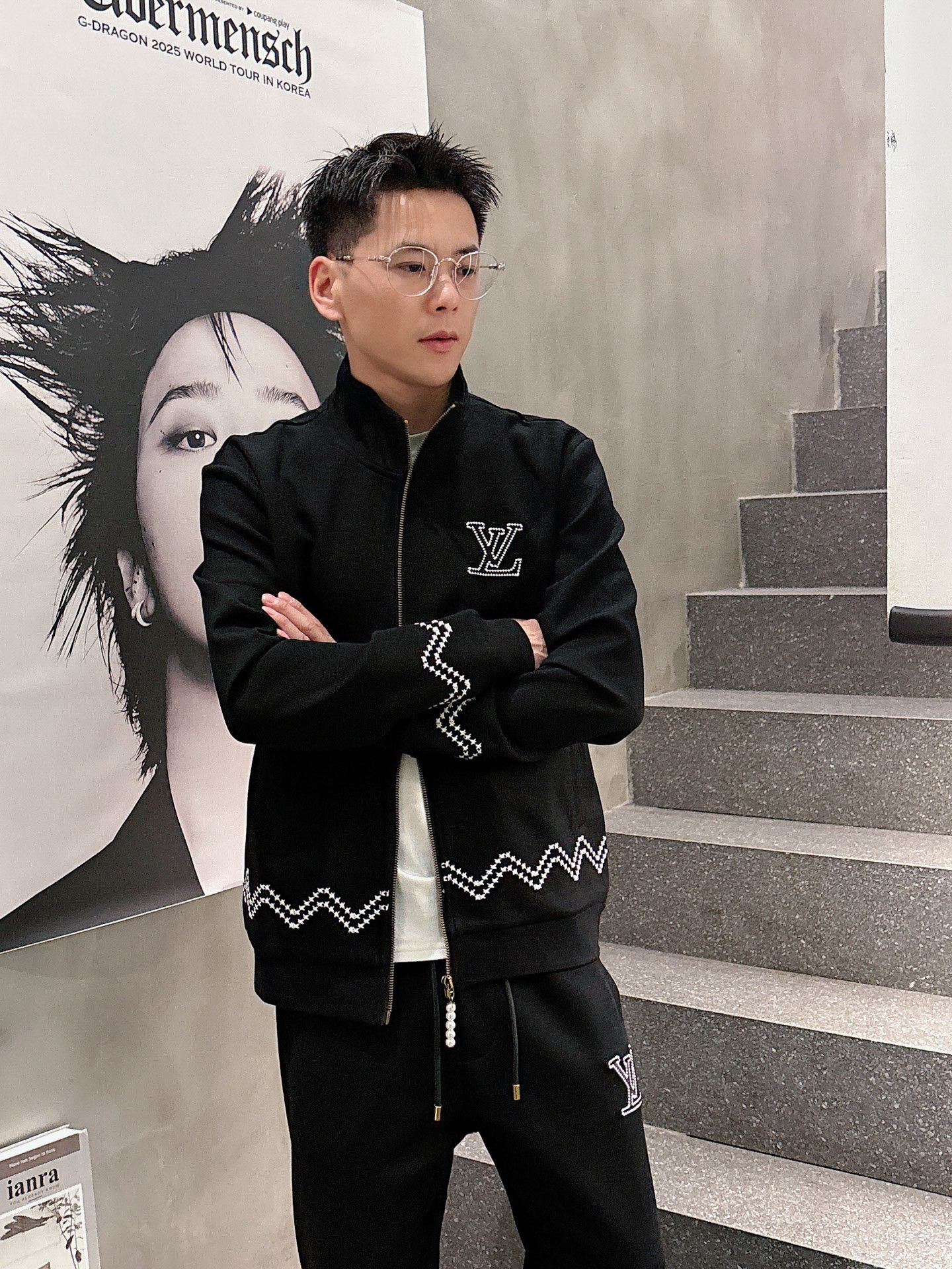 Louis Vuitton Basic Clothing Black M-l-xl