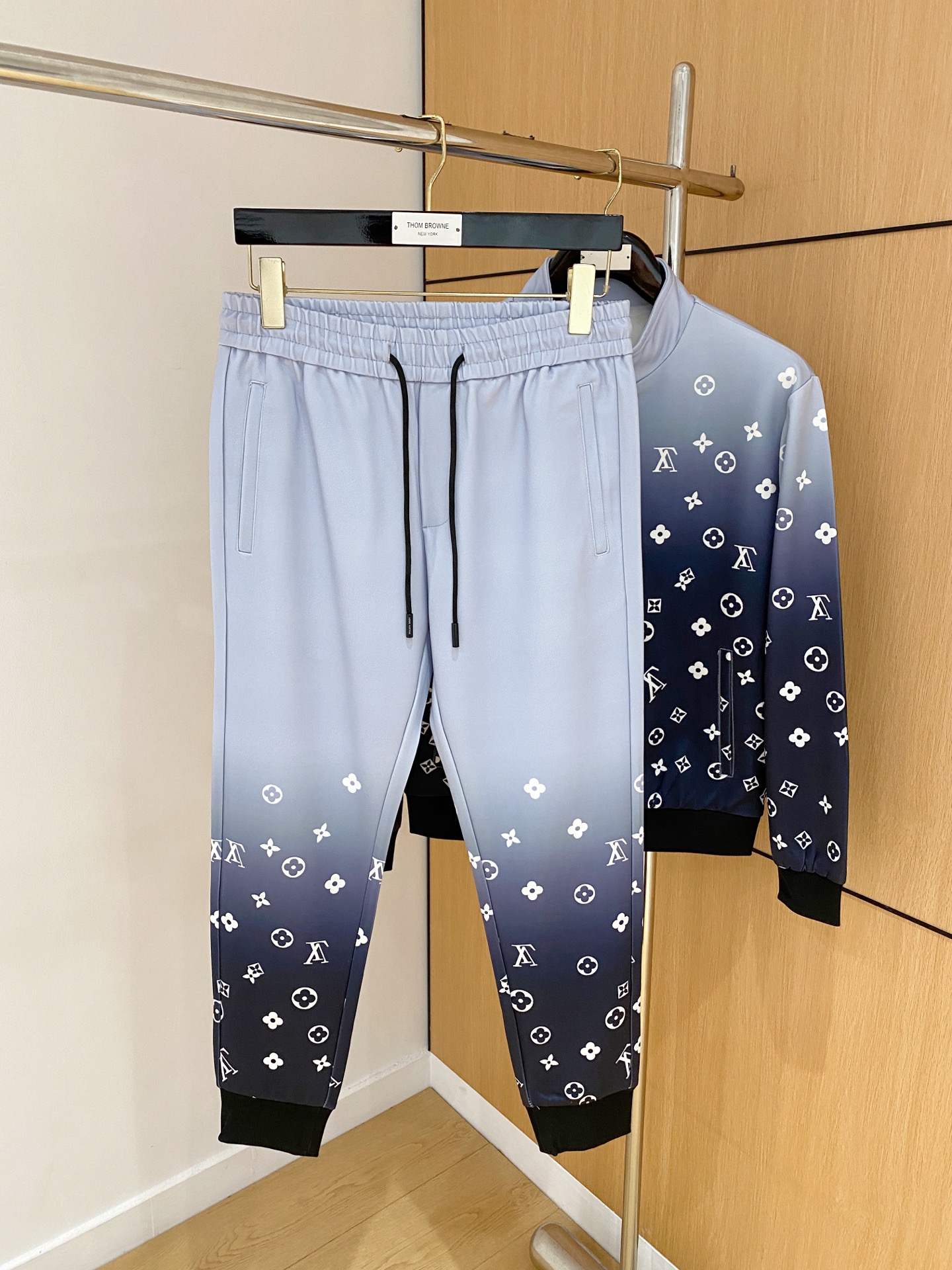 Louis Vuitton Basic Clothing M-l-xxxl