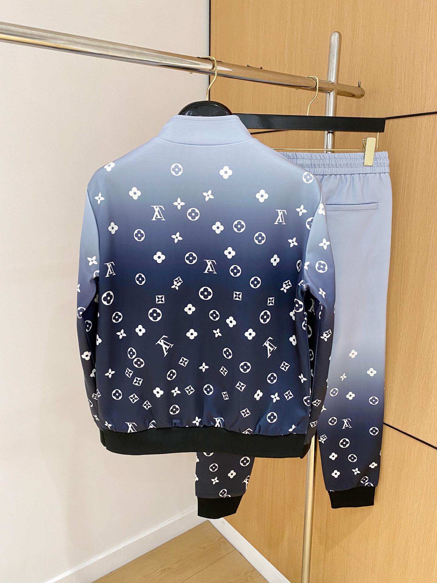 Louis Vuitton Basic Clothing M-l-xxxl