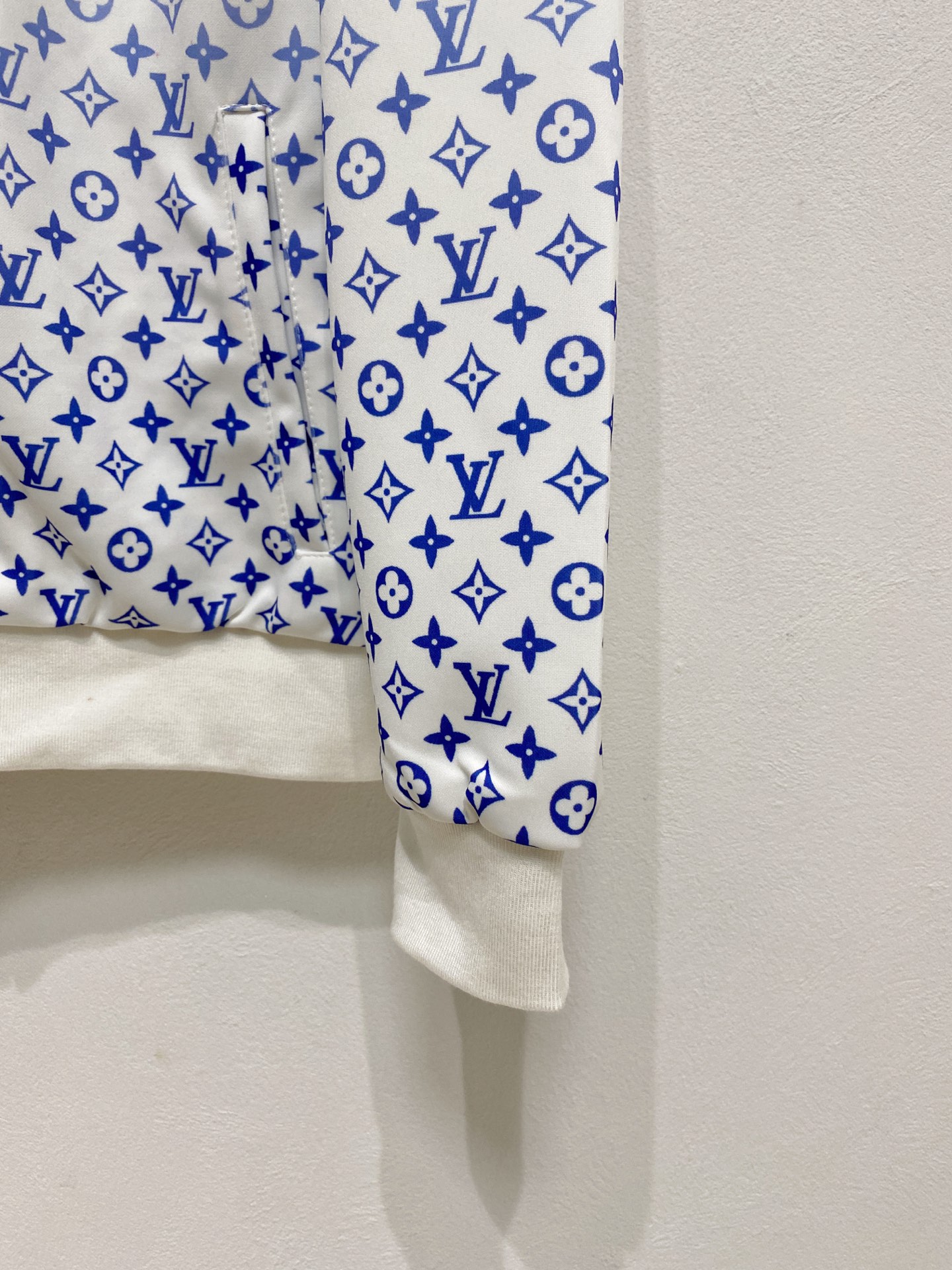 Louis Vuitton Basic Clothing M-l-xxxl