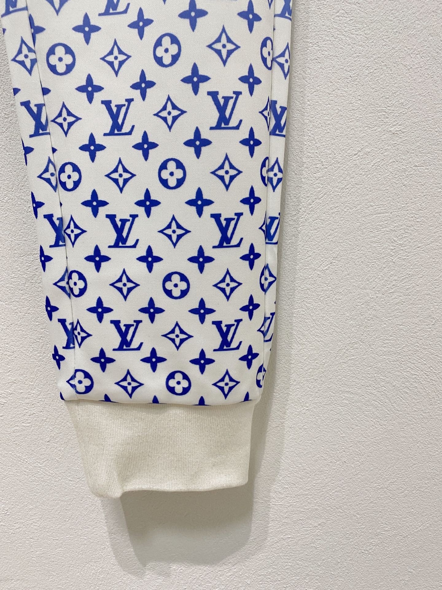 Louis Vuitton Basic Clothing M-l-xxxl