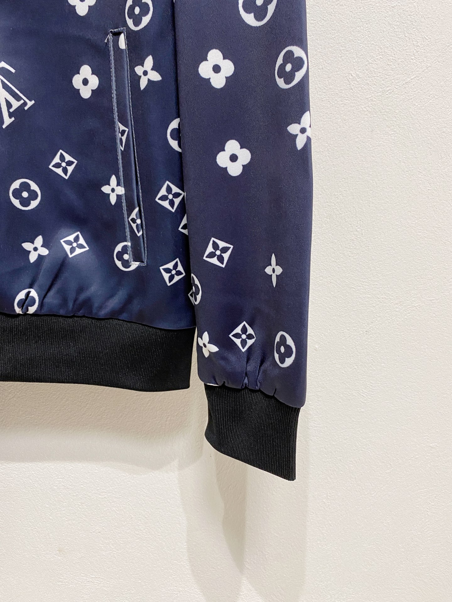 Louis Vuitton Basic Clothing M-l-xxxl