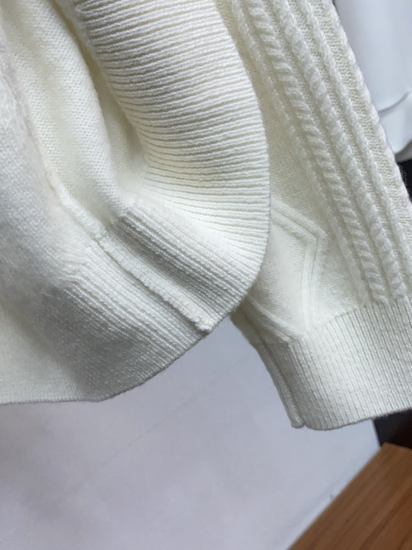 Burberry Basic Clothing Cashmere M-xl