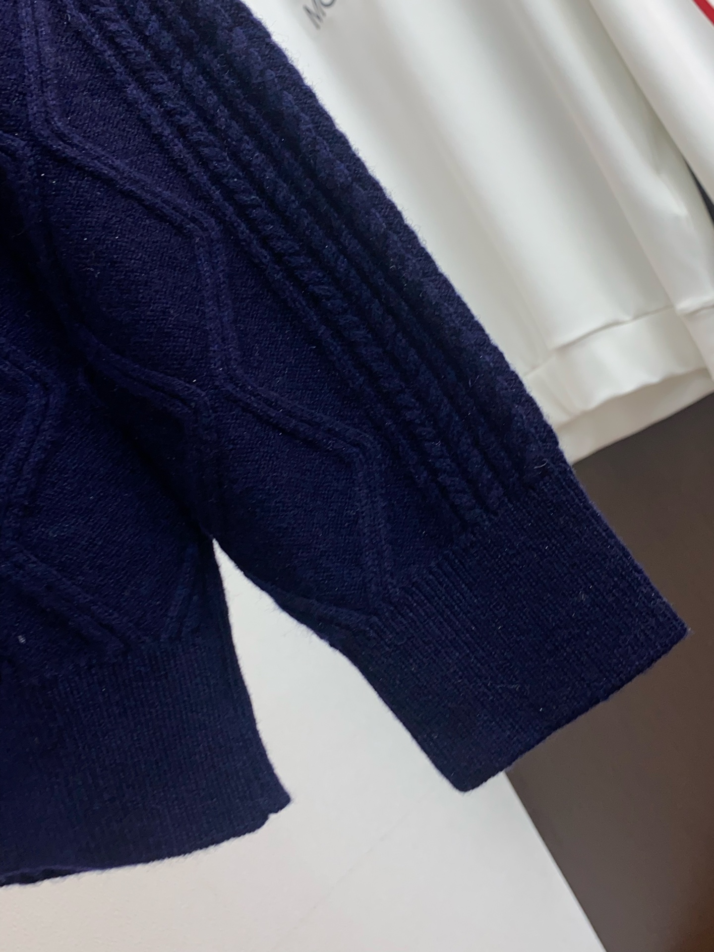 Burberry Basic Clothing Cashmere M-xl