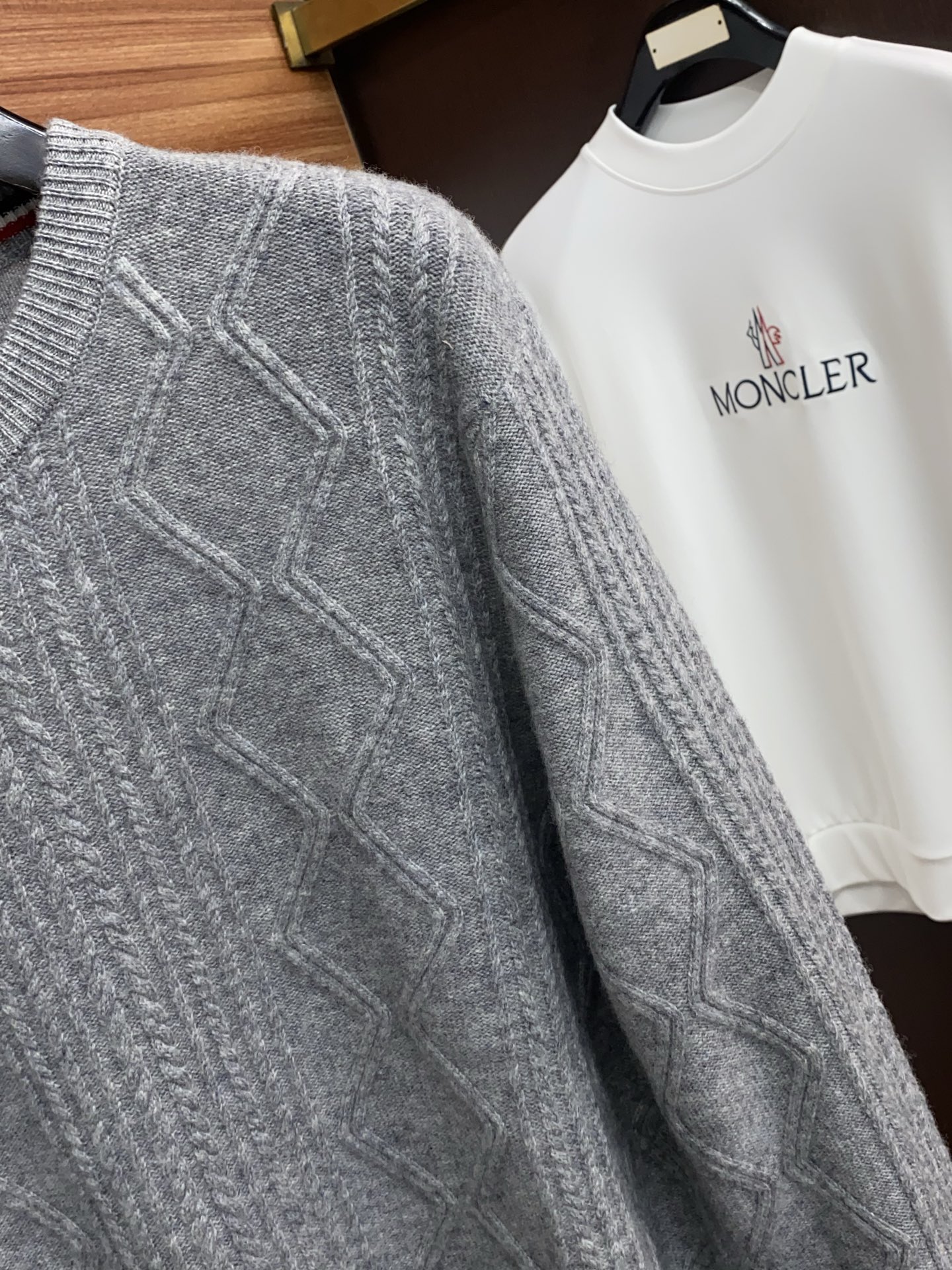 Burberry Basic Clothing Cashmere M-xl
