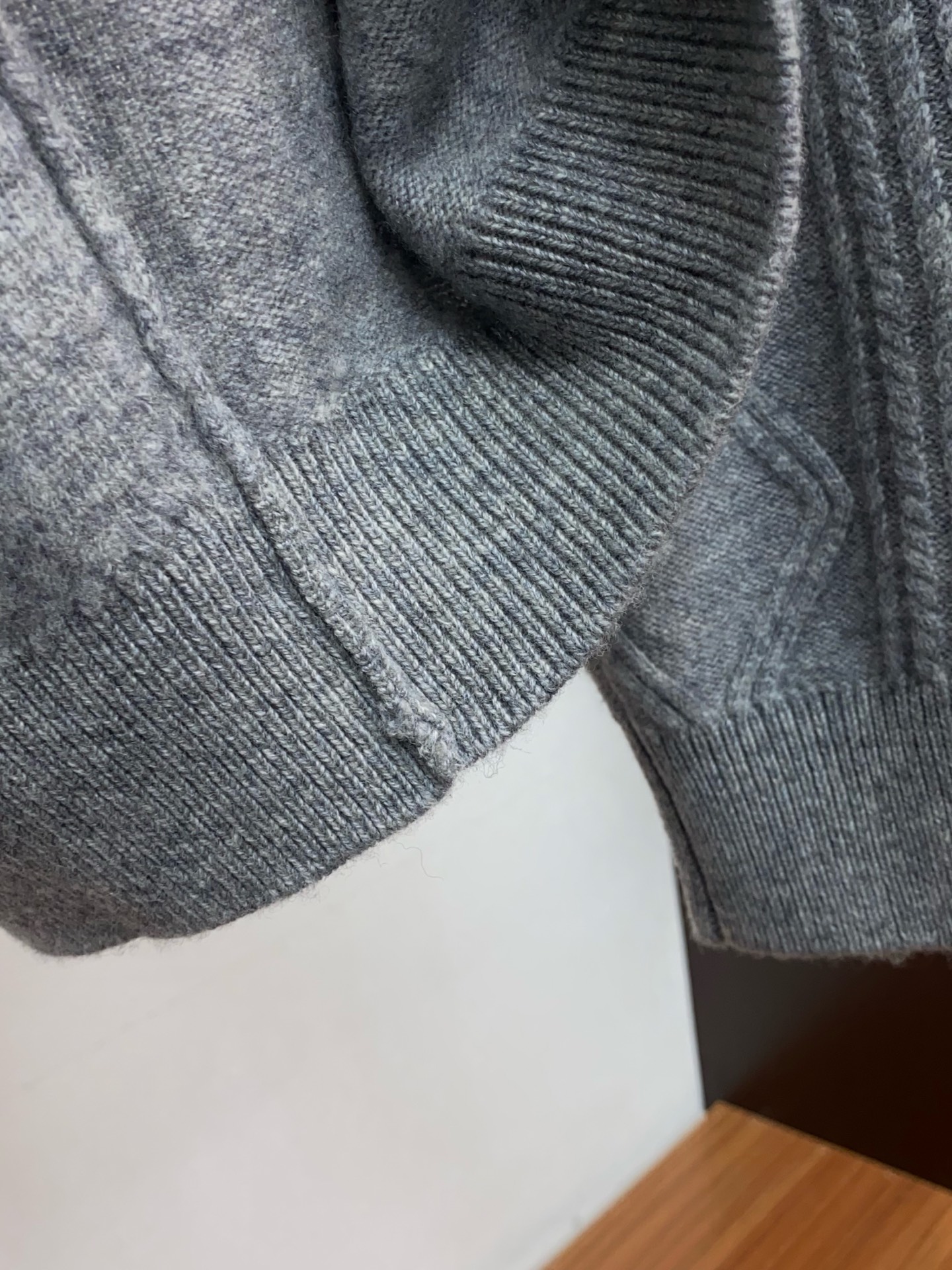 Burberry Basic Clothing Cashmere M-xl