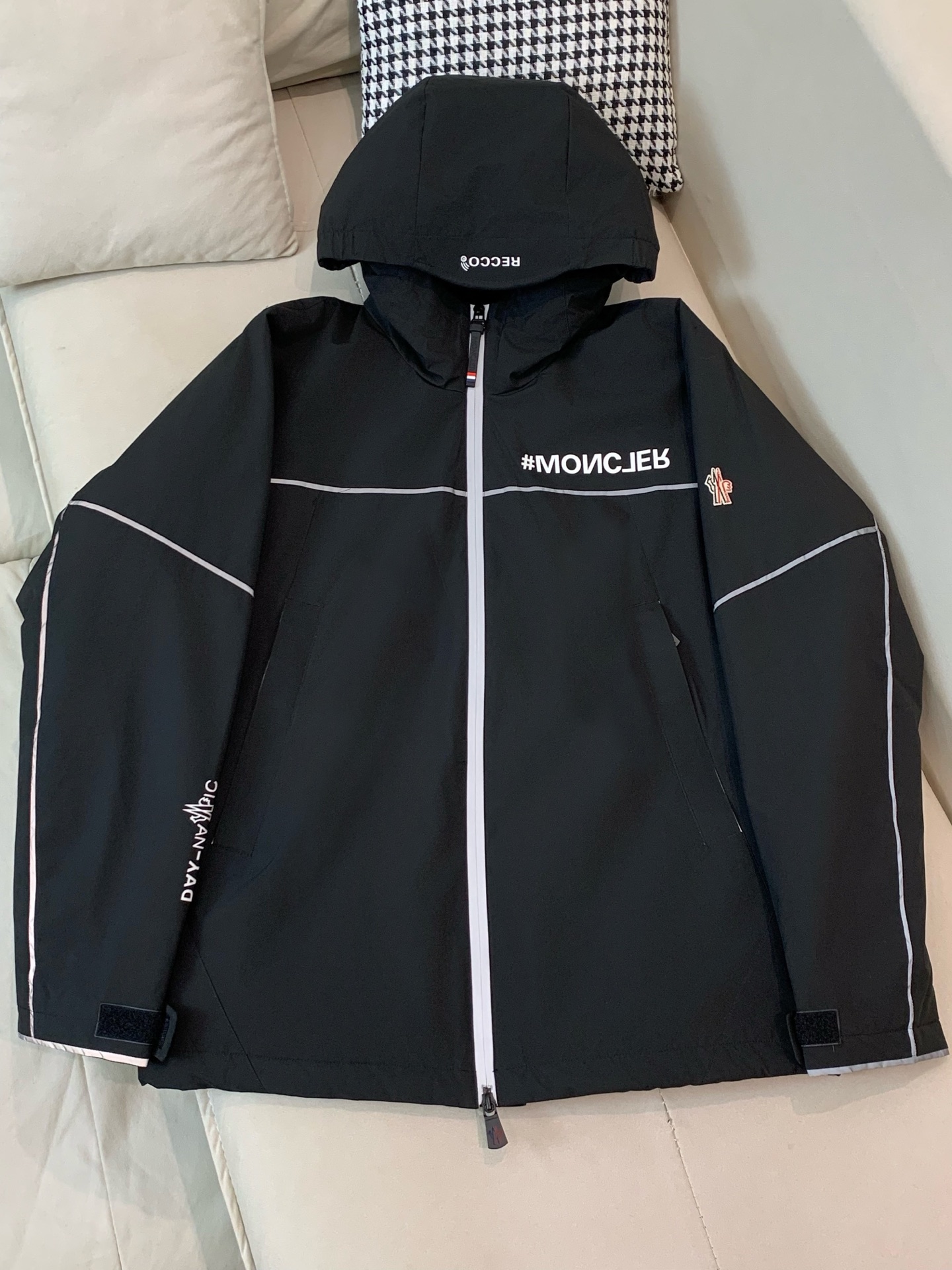 Moncler Male Down Jacket White Duck Down Black Hooded S-m-l