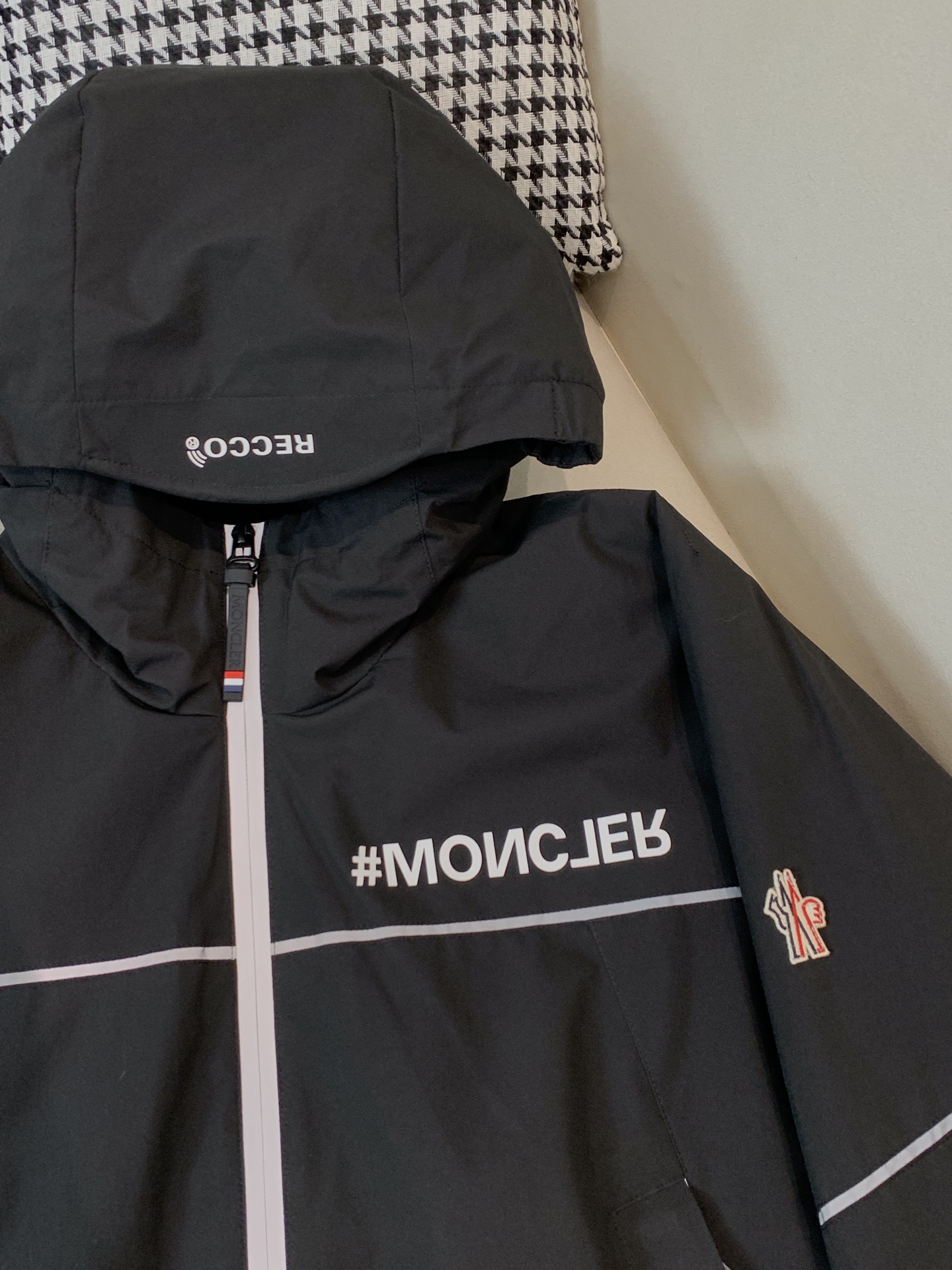 Moncler Male Down Jacket White Duck Down Black Hooded S-m-l