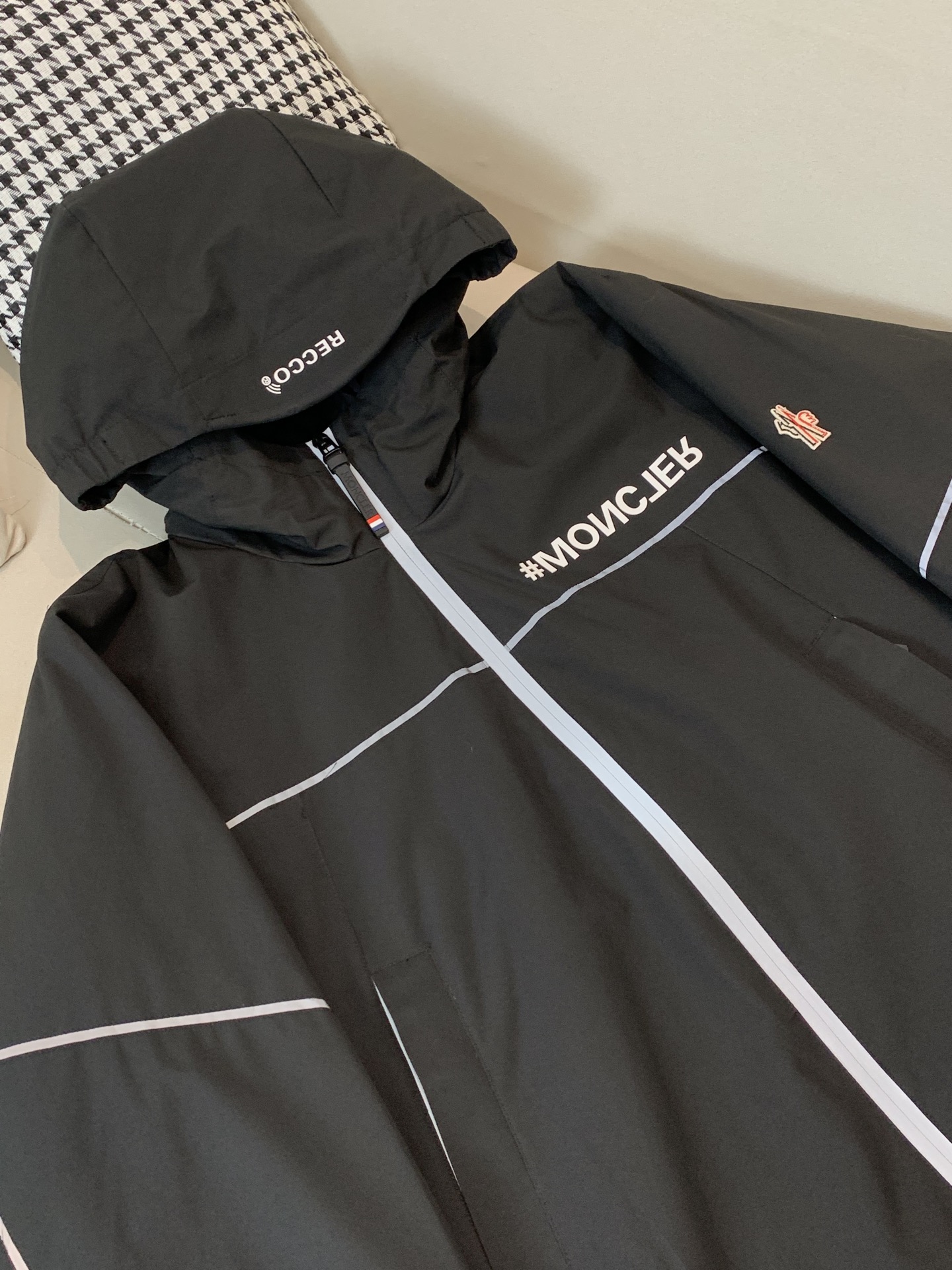 Moncler Male Down Jacket White Duck Down Black Hooded S-m-l