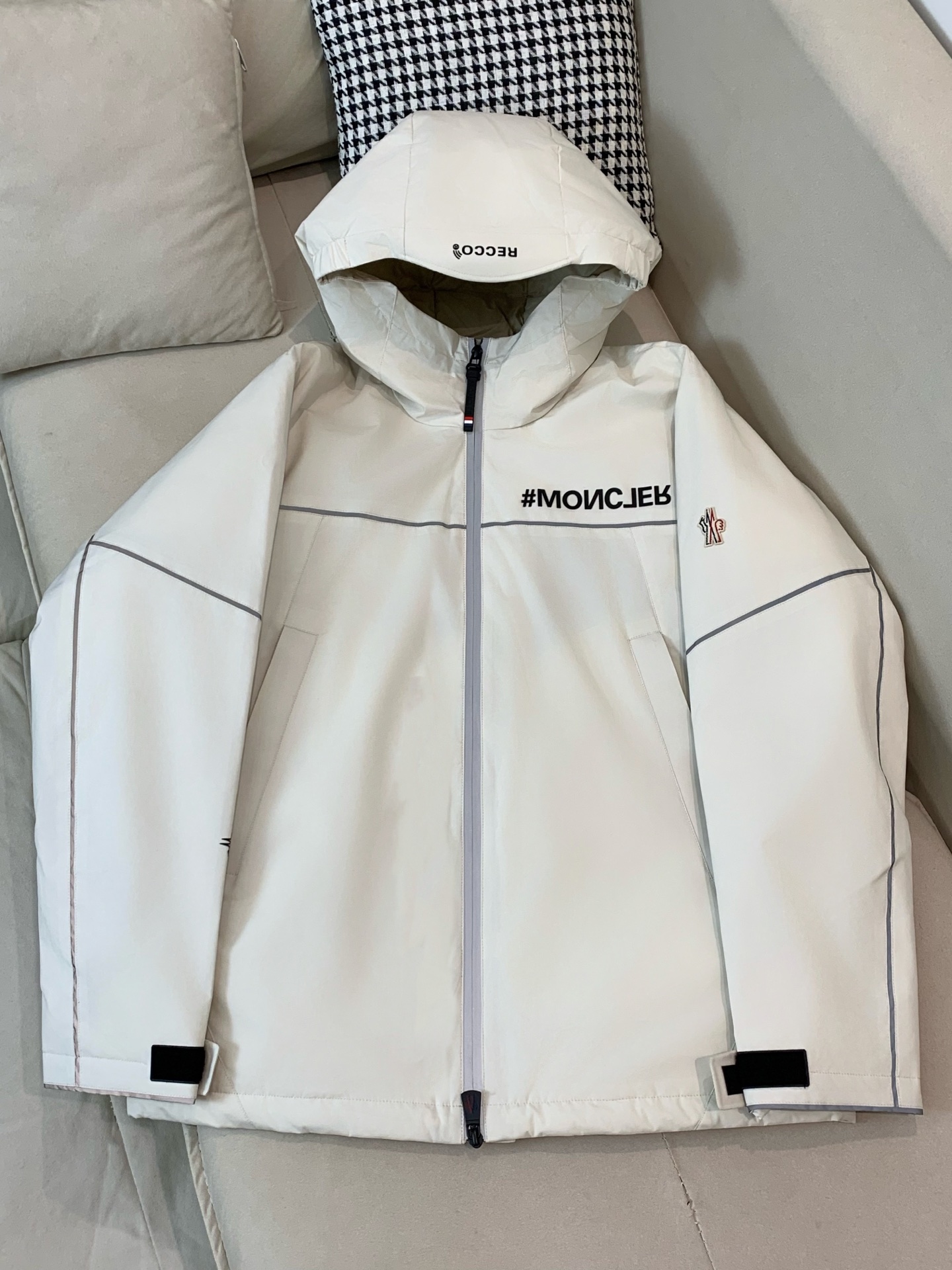 Moncler Male Down Jacket White Duck Down Black Hooded S-m-l