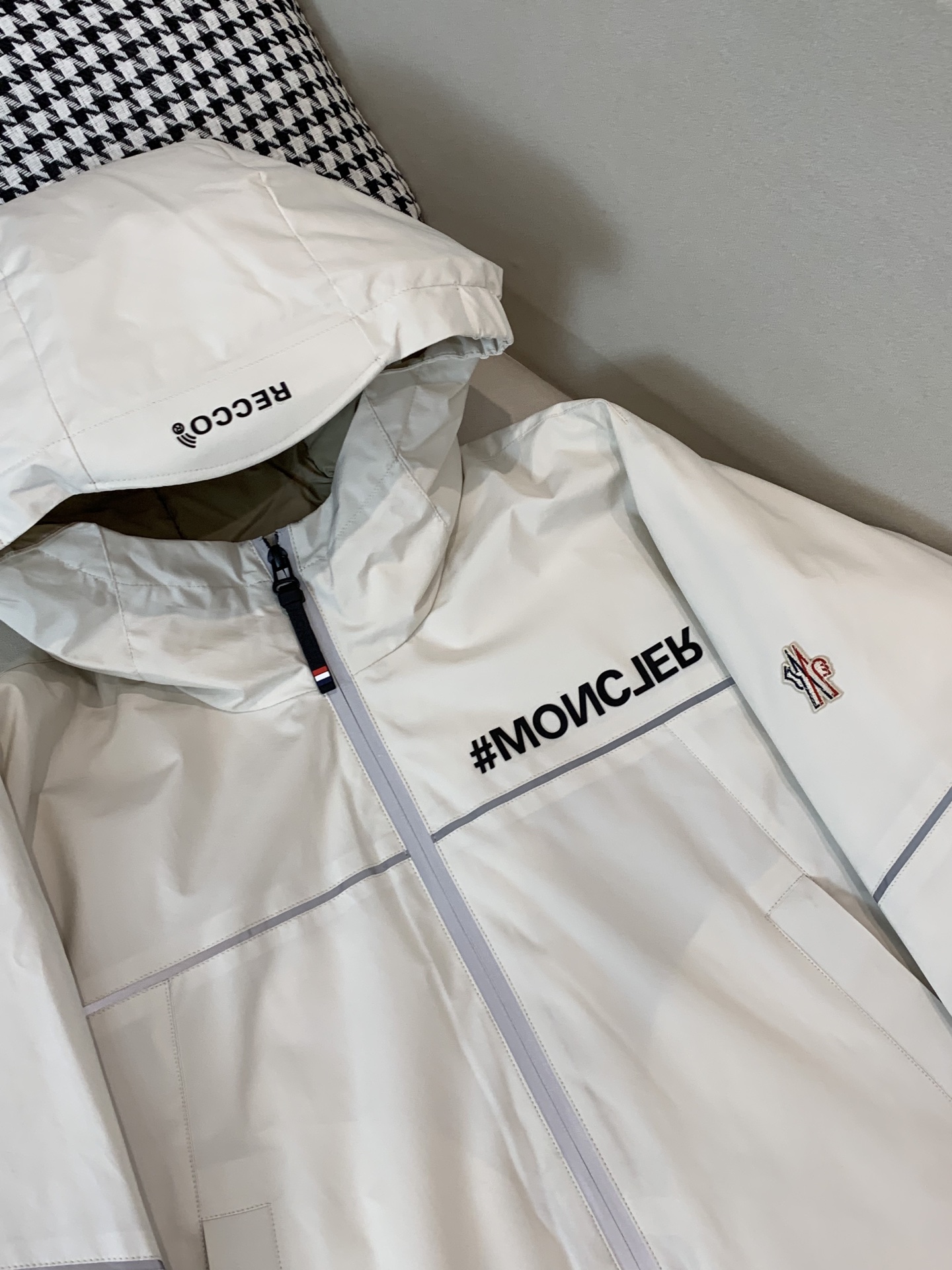 Moncler Male Down Jacket White Duck Down Black Hooded S-m-l