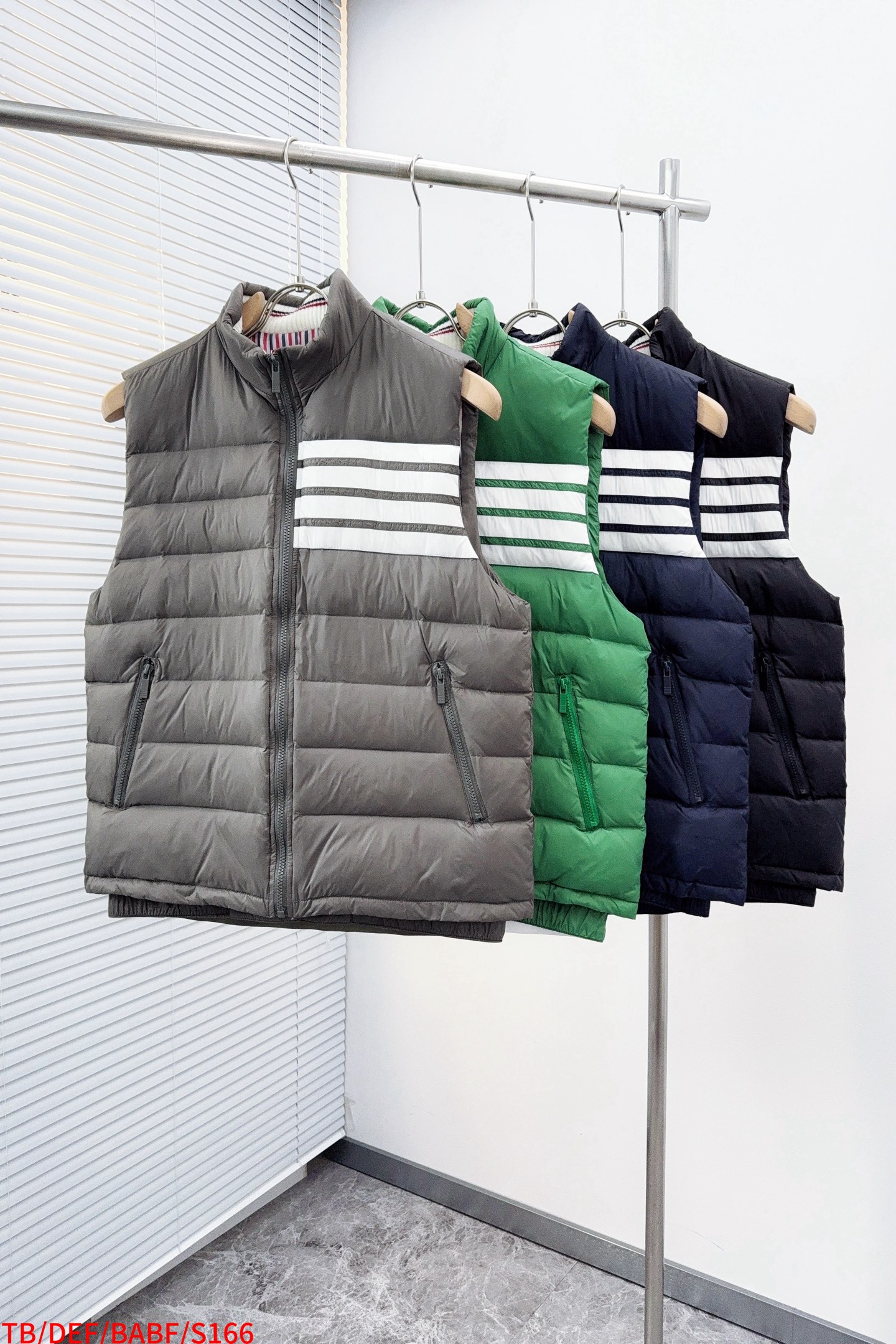 Thom Browne Vest White Duck Down Black S-234