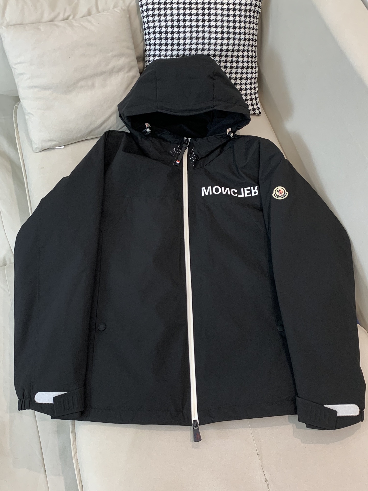 Moncler Male Down Jacket White Duck Down Black Hooded S-m-l
