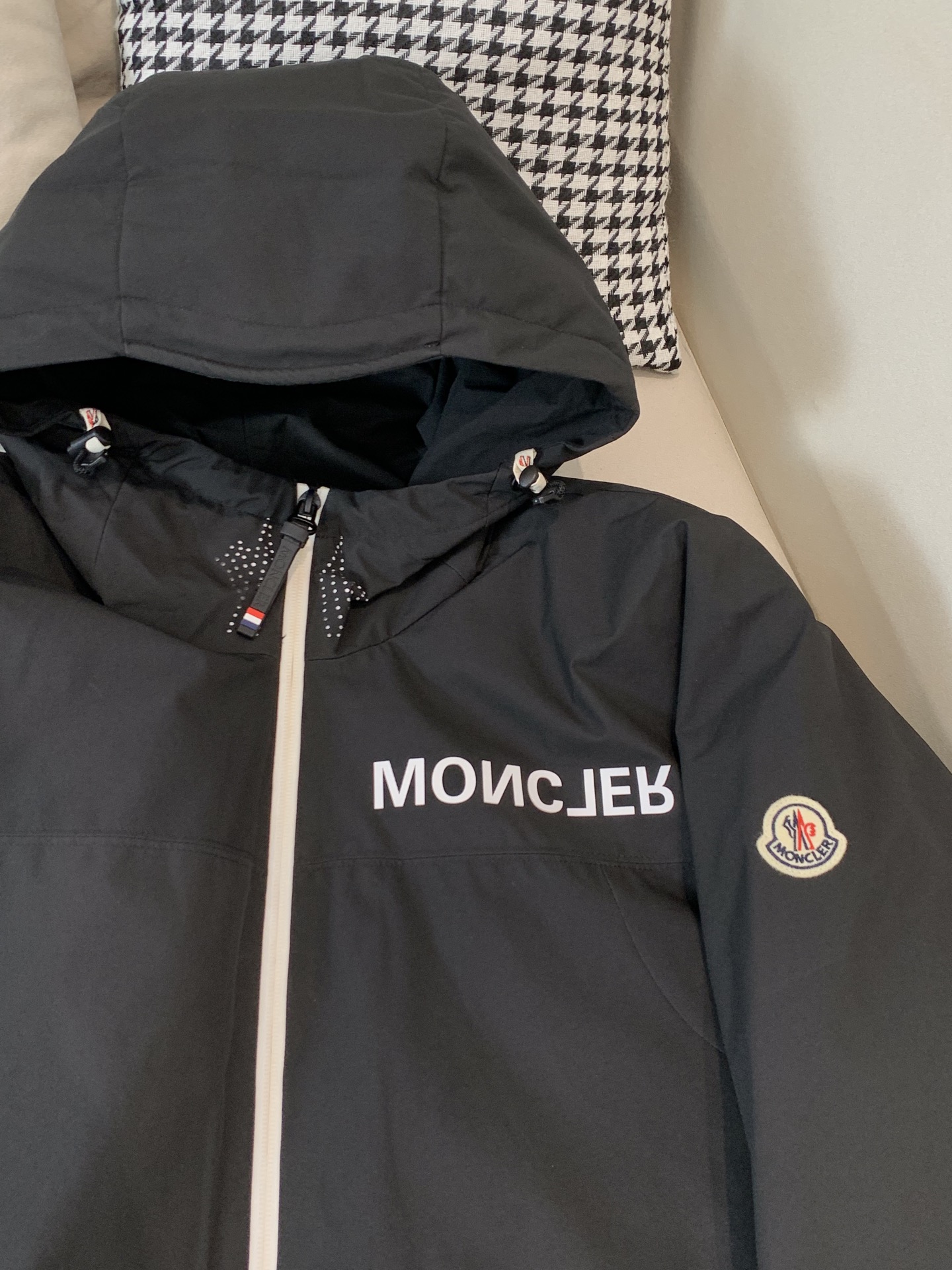 Moncler Male Down Jacket White Duck Down Black Hooded S-m-l