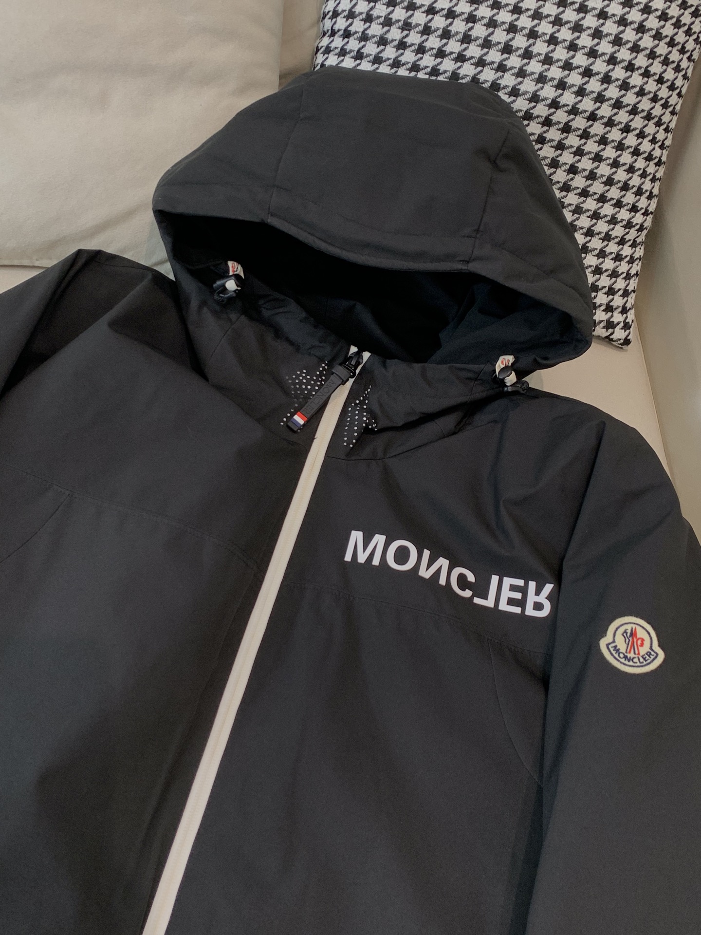 Moncler Male Down Jacket White Duck Down Black Hooded S-m-l