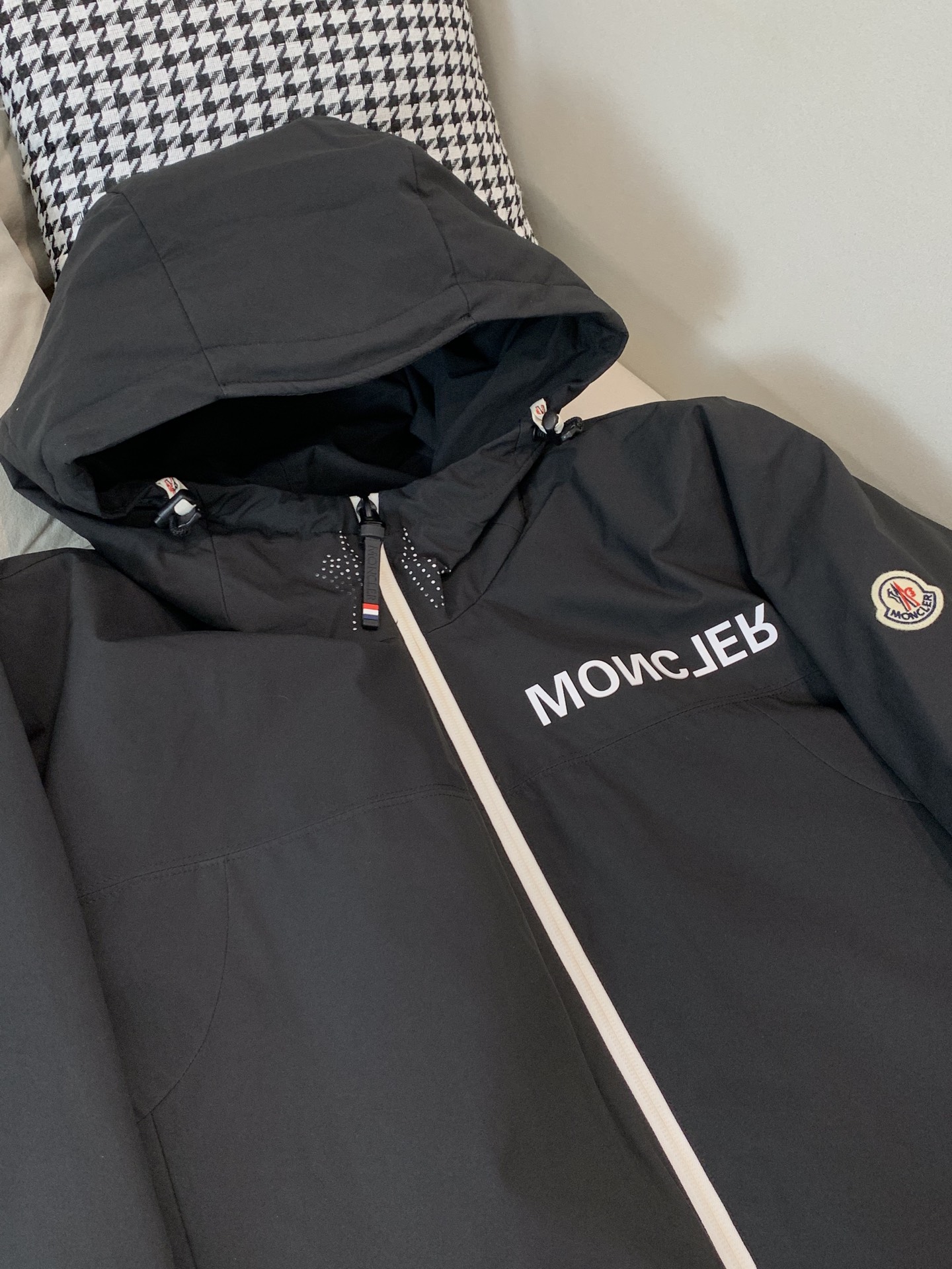Moncler Male Down Jacket White Duck Down Black Hooded S-m-l