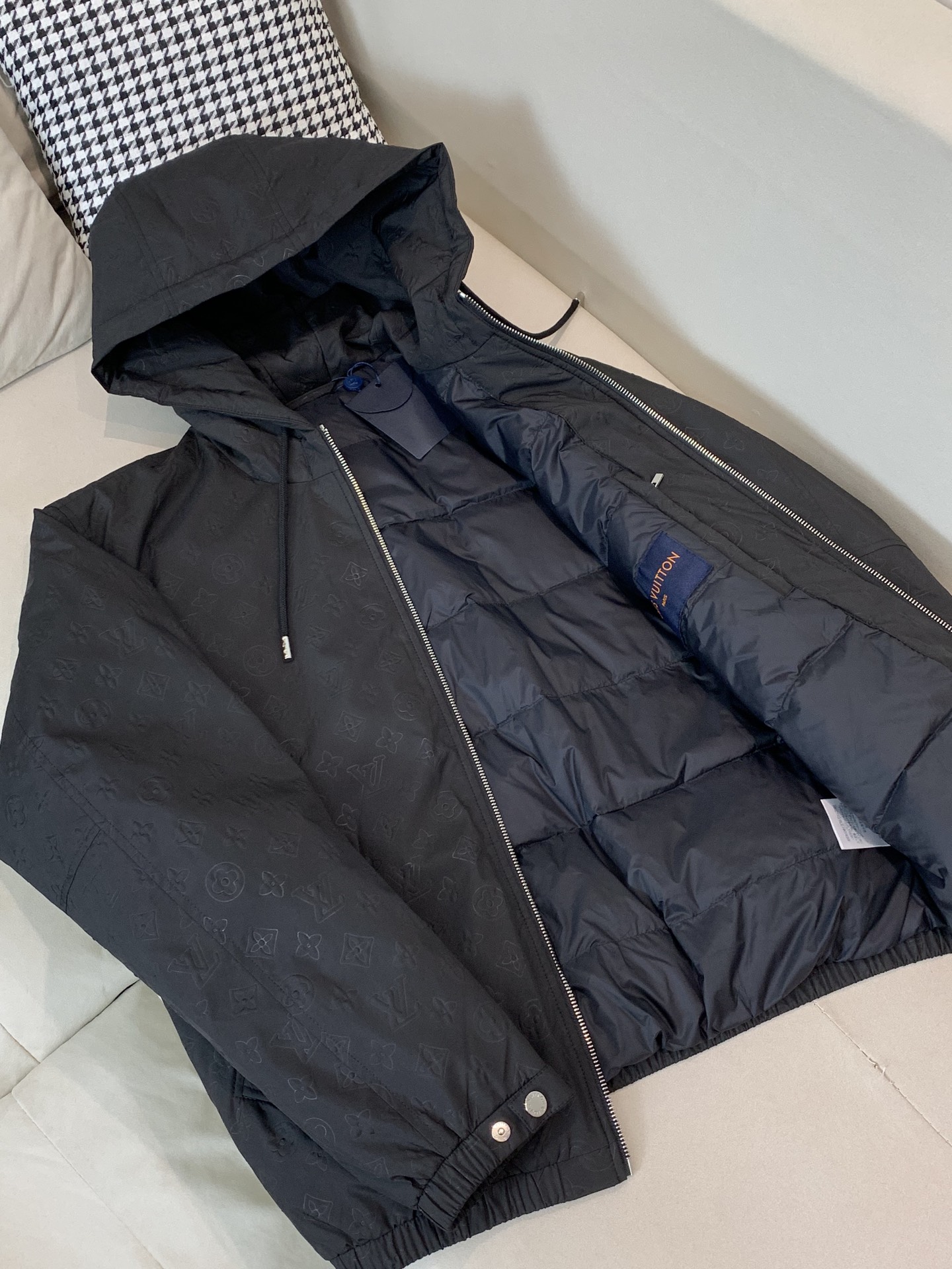 Louis Vuitton Down Jacket White Duck Down Black Hooded S-l