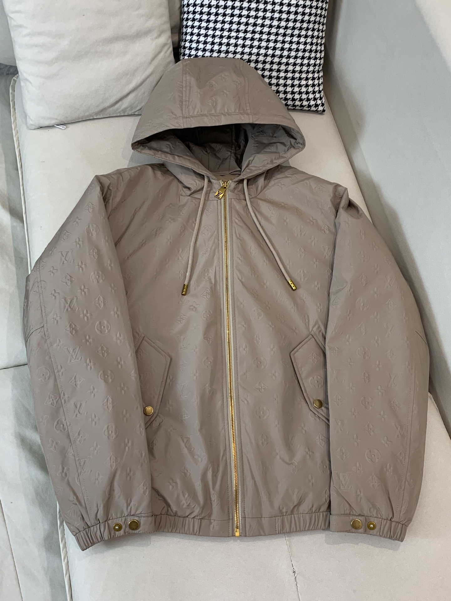 Louis Vuitton Down Jacket White Duck Down Black Hooded S-l
