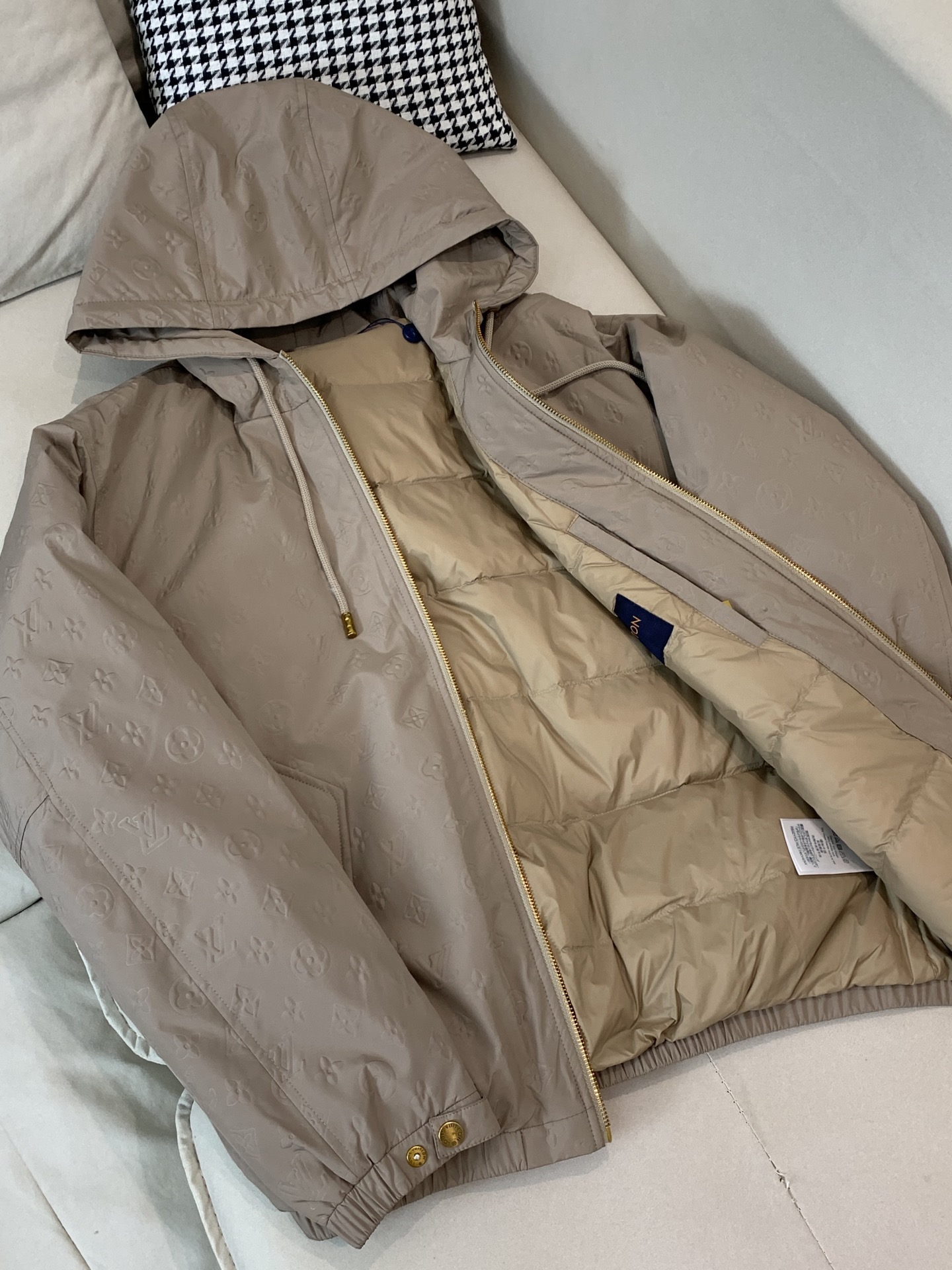 Louis Vuitton Down Jacket White Duck Down Black Hooded S-l