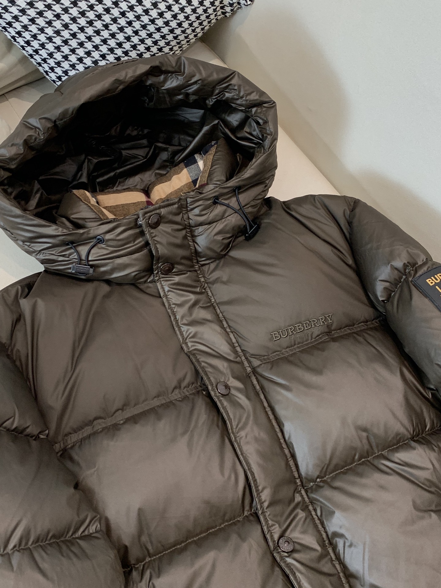 Burberry Down Jacket Black Hooded L