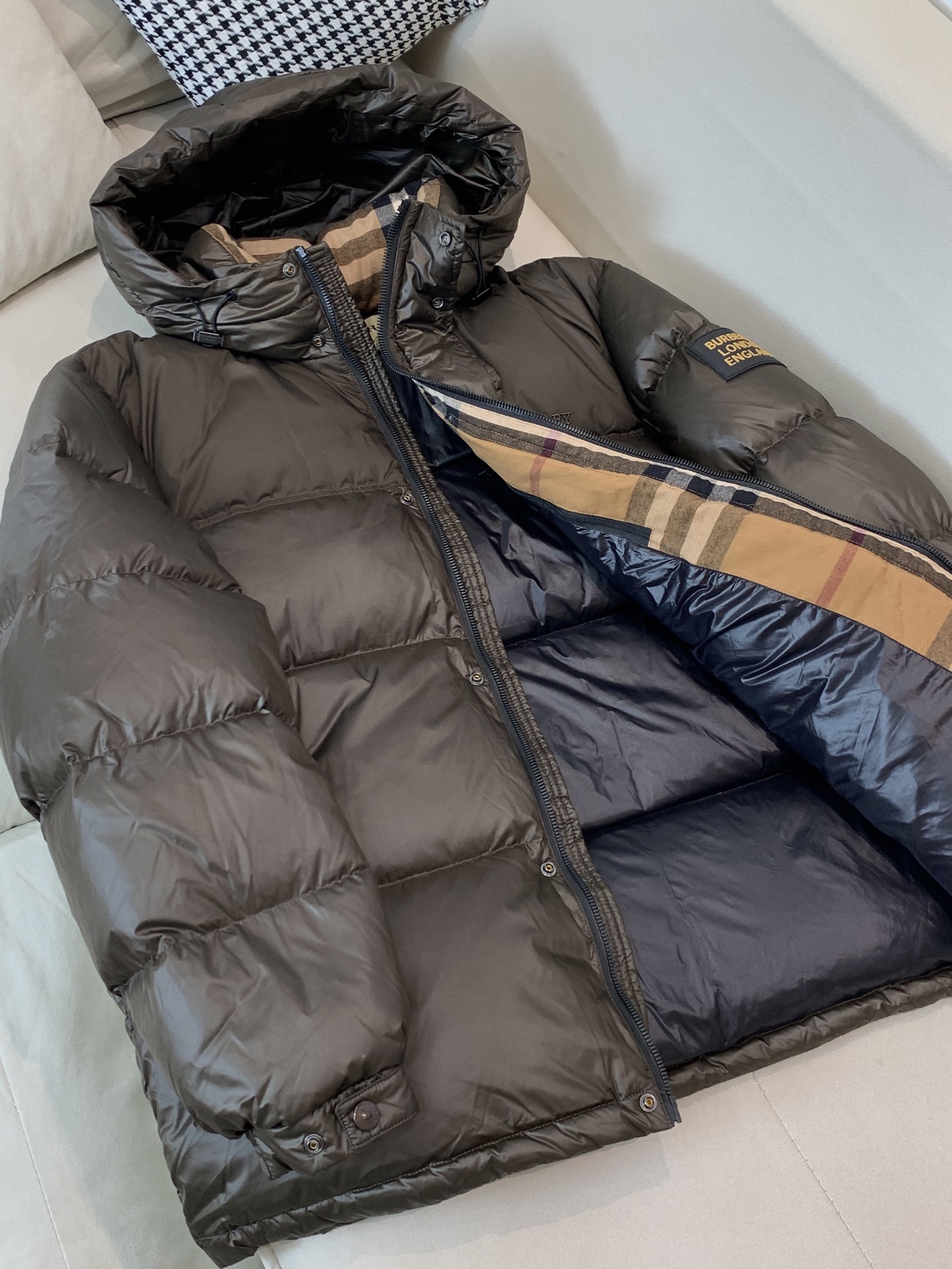 Burberry Down Jacket Black Hooded L