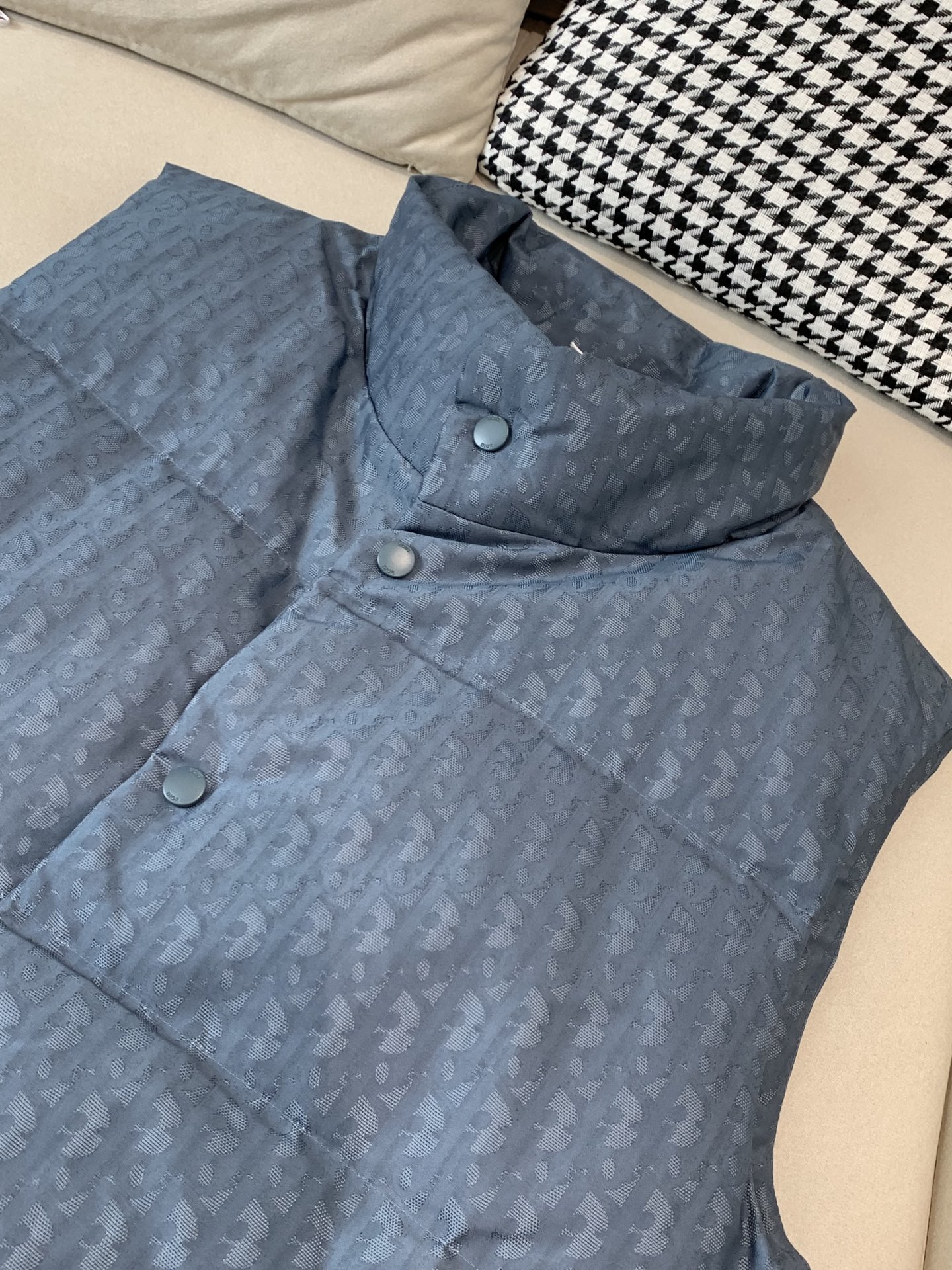 Dior Down Vest White Duck Down Black Printed S-l