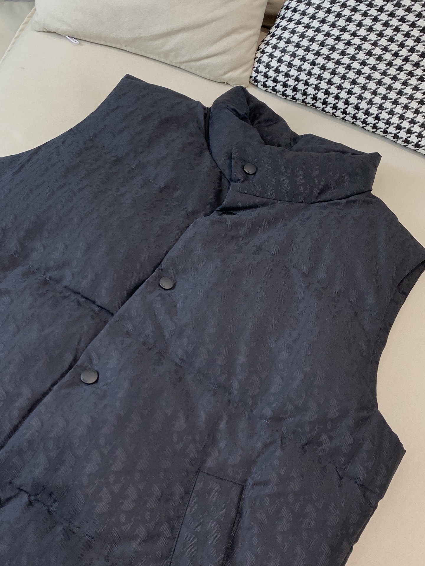 Dior Down Vest White Duck Down Black Printed S-l