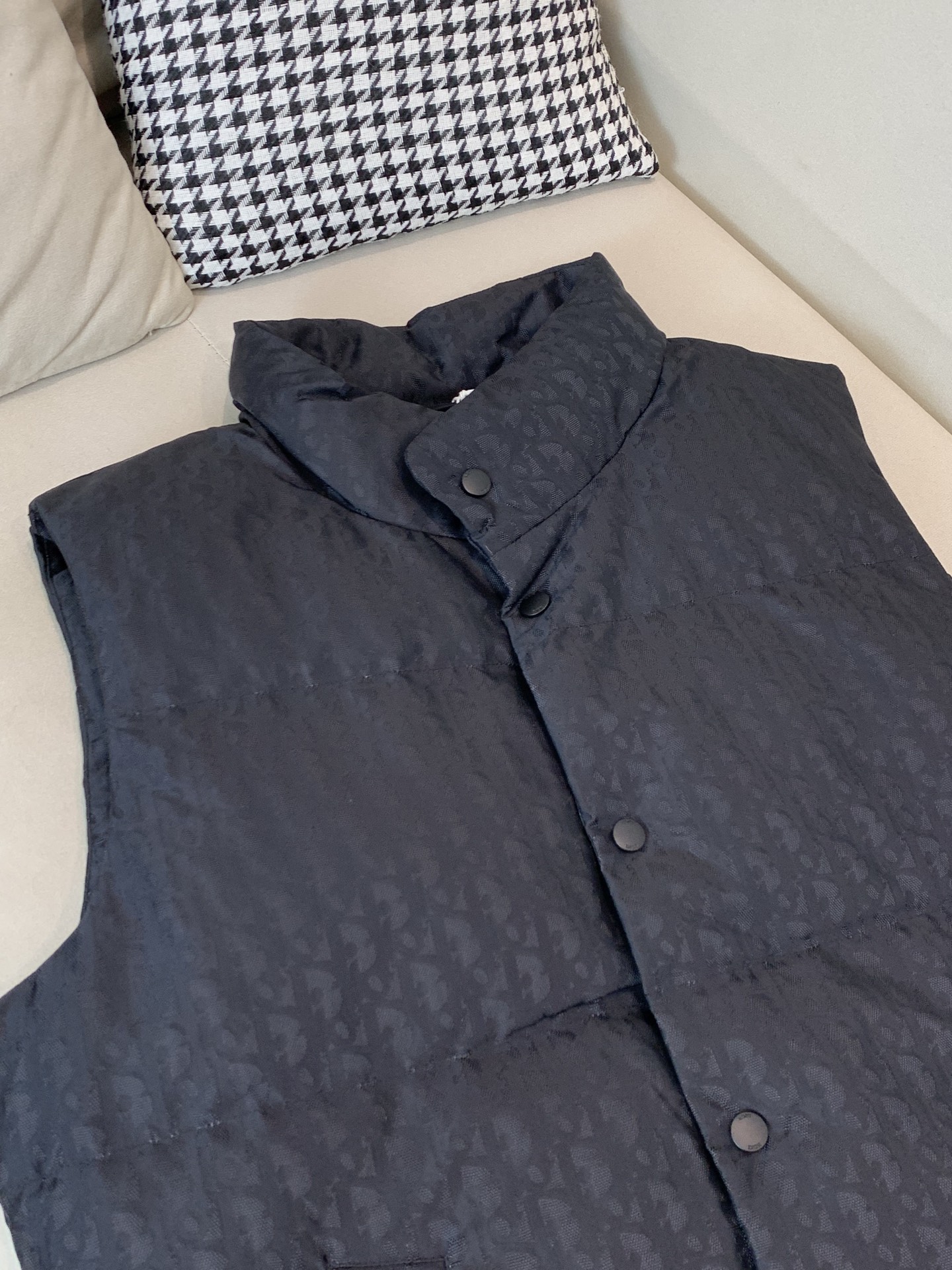 Dior Down Vest White Duck Down Black Printed S-l