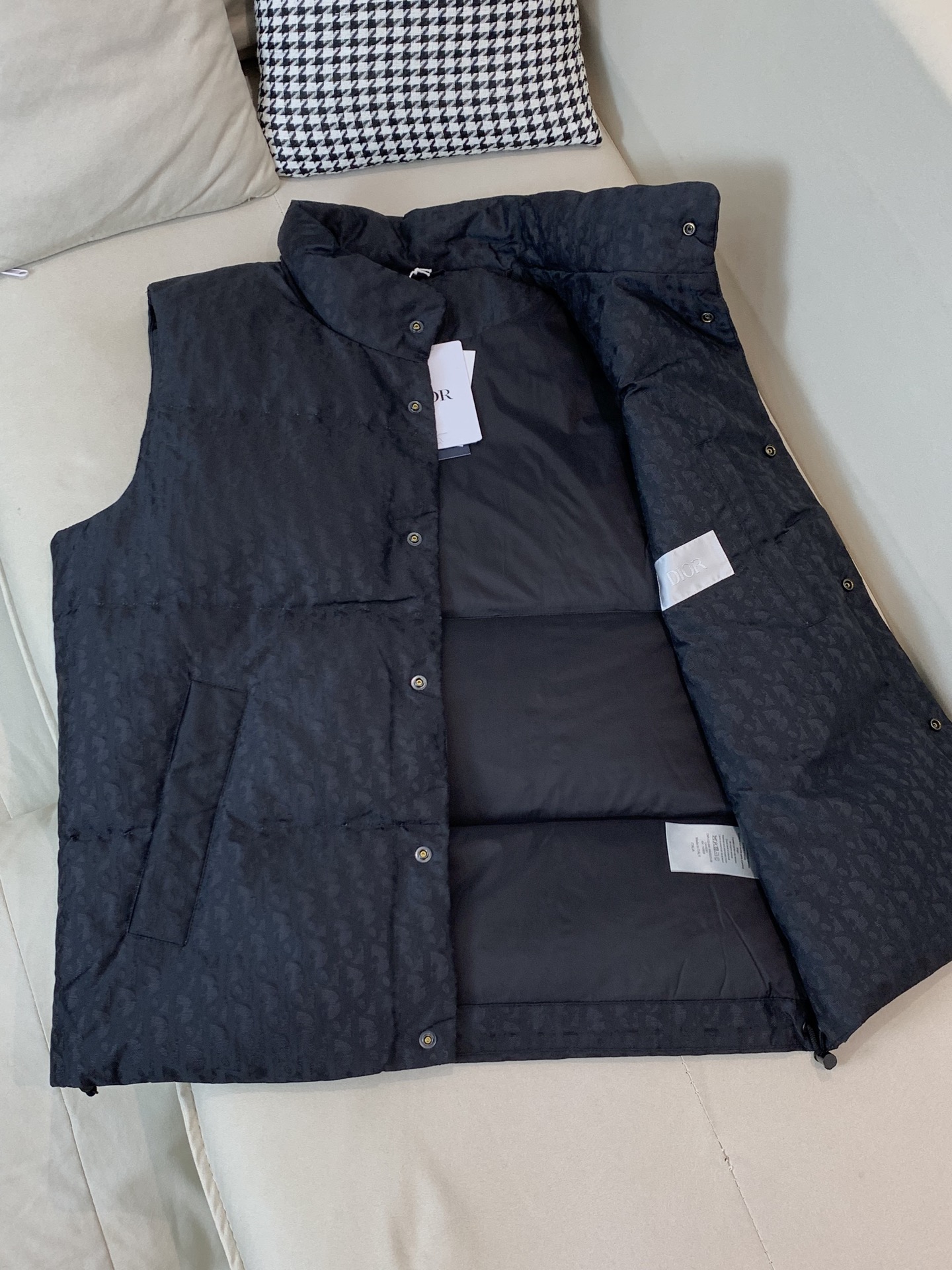 Dior Down Vest White Duck Down Black Printed S-l