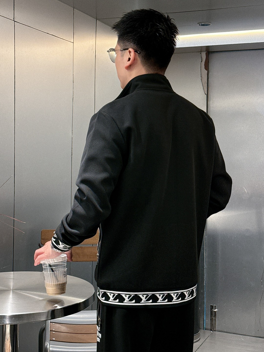 Louis Vuitton Basic Clothing M-l-xl