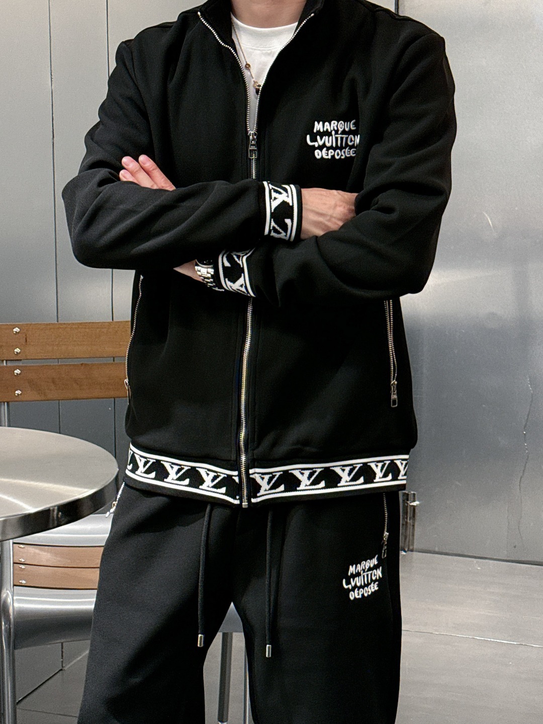 Louis Vuitton Basic Clothing M-l-xl