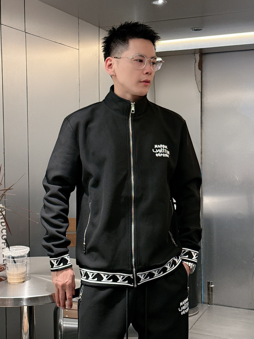 Louis Vuitton Basic Clothing M-l-xl