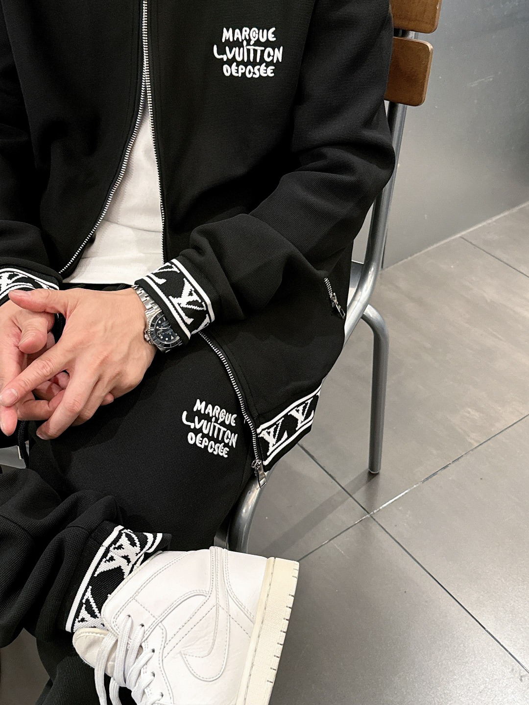 Louis Vuitton Basic Clothing M-l-xl
