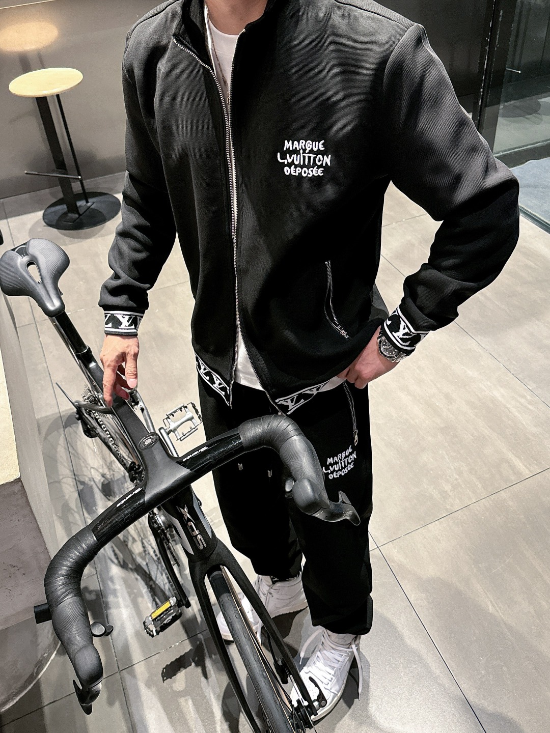 Louis Vuitton Basic Clothing M-l-xl