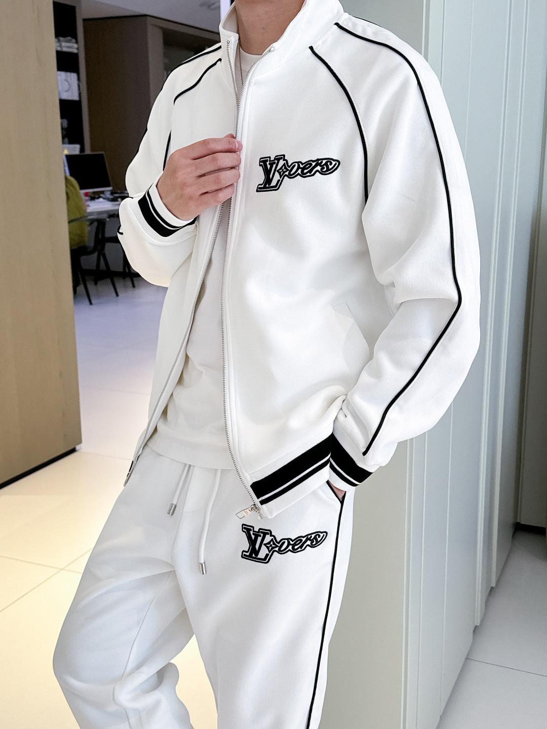 Louis Vuitton Basic Clothing M-l-xl