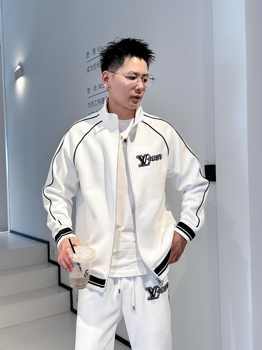 Louis Vuitton Basic Clothing M-l-xl