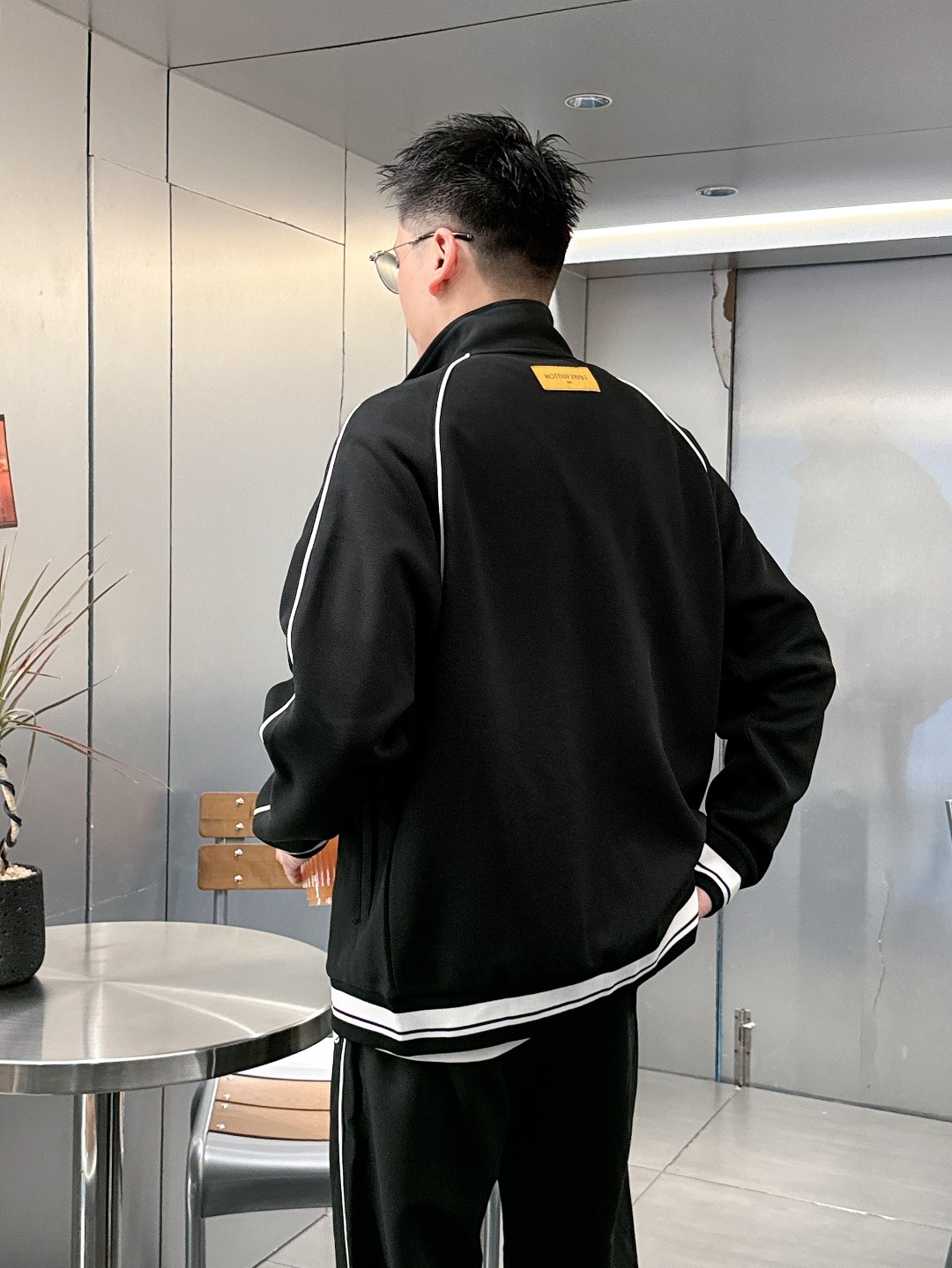 Louis Vuitton Basic Clothing M-l-xl