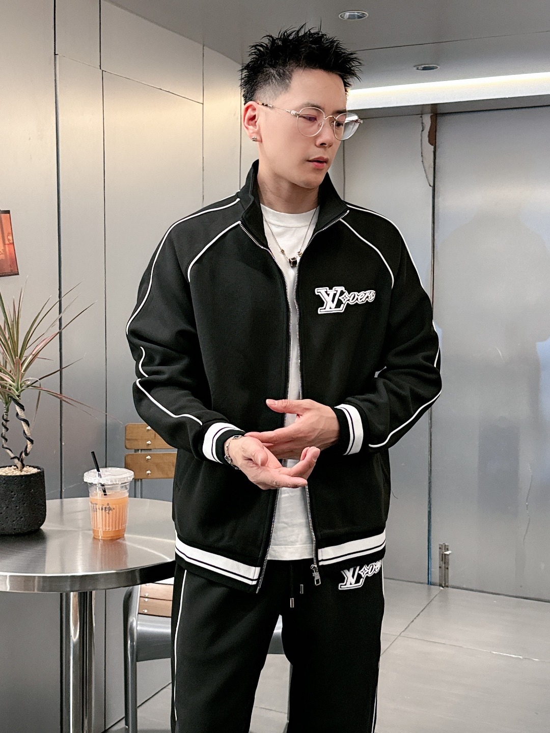 Louis Vuitton Basic Clothing M-l-xl