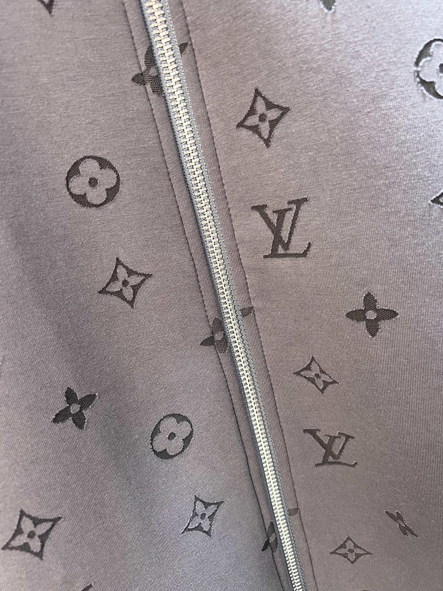 Louis Vuitton Basic Clothing M-l-xxxl-175140